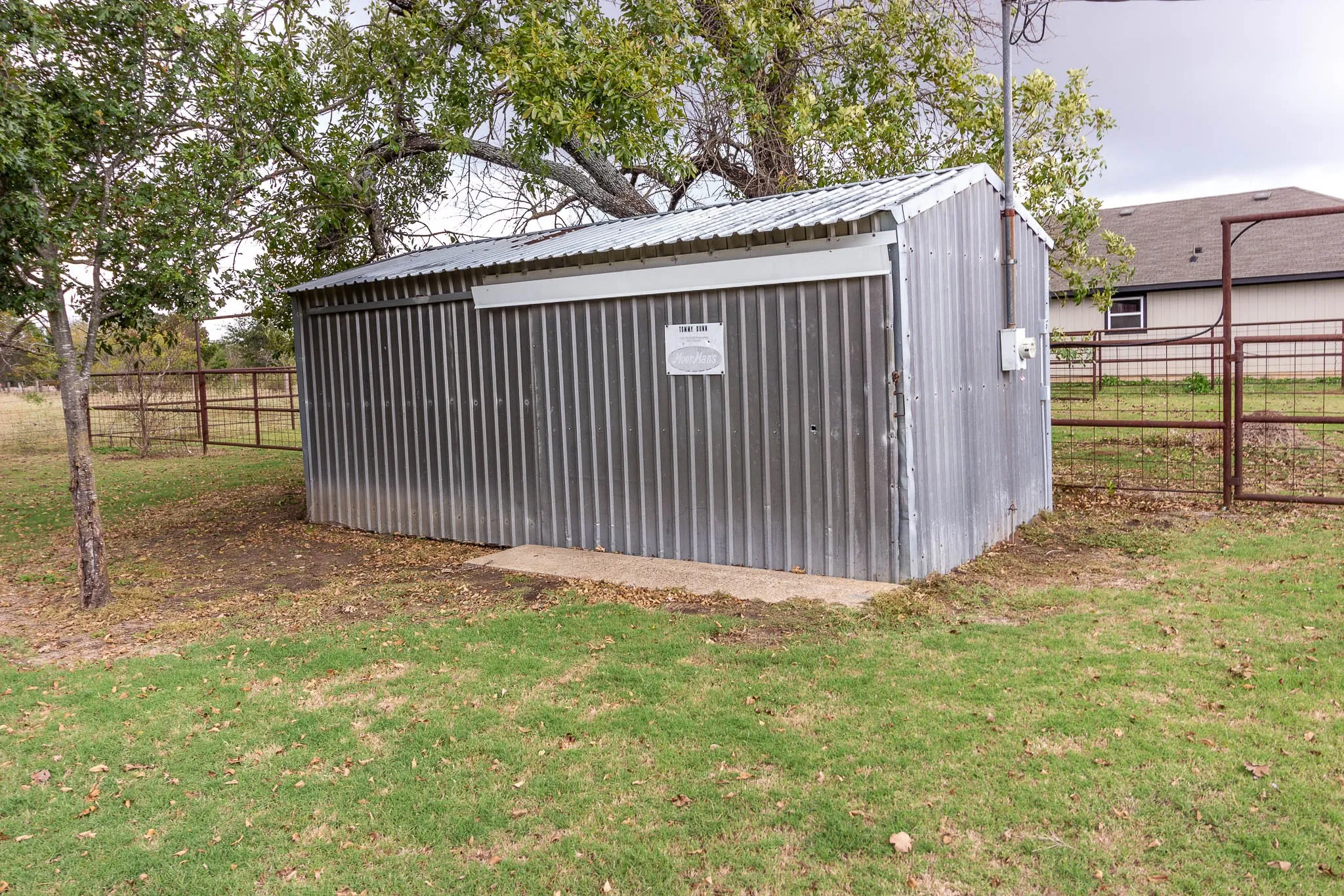 Single Family Residence For Sale in Kaufman County , 801 S Sutton Street, Mabank, Texas 75147, 2 Bedroom, 2 Bathroom, Garage spaces, 1,530 Sqft, built in 1930, mls#21337631, Real Estate Agent in Mabank, Homes For Sale in Kaufman county, Homes For Sale in Mabank, Realtor in Mabank Texas, Real Estate Brokerage Independent Realty Texas, Luminita Cordes Realtor