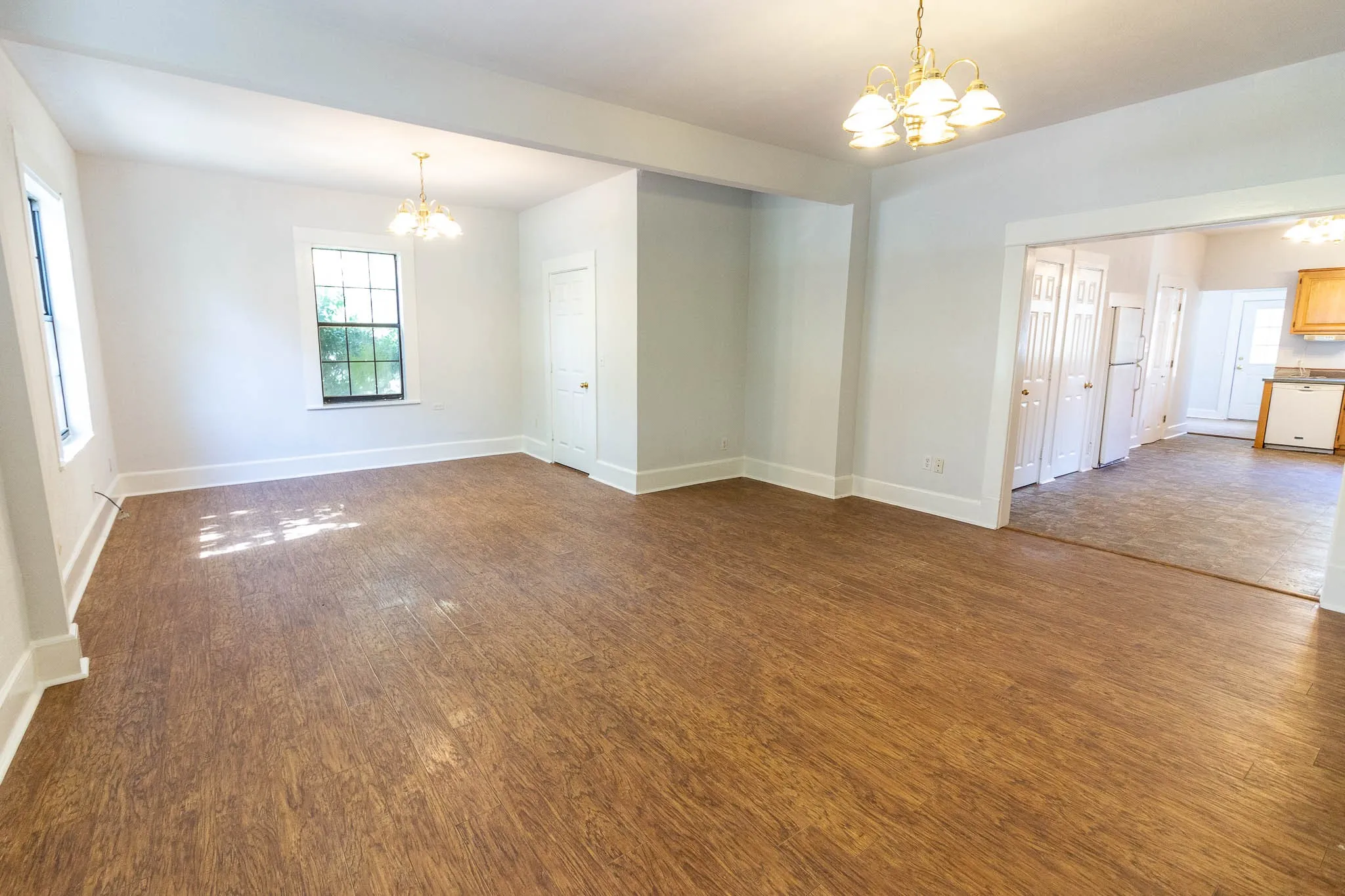Single Family Residence For Sale in Kaufman County , 801 S Sutton Street, Mabank, Texas 75147, 2 Bedroom, 2 Bathroom, Garage spaces, 1,530 Sqft, built in 1930, mls#21337631, Real Estate Agent in Mabank, Homes For Sale in Kaufman county, Homes For Sale in Mabank, Realtor in Mabank Texas, Real Estate Brokerage Independent Realty Texas, Luminita Cordes Realtor