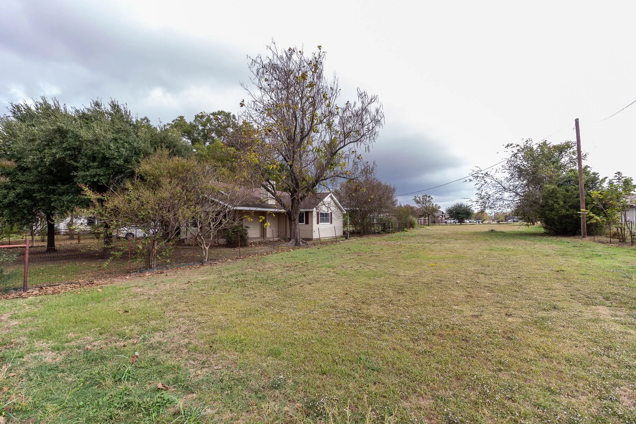 Single Family Residence For Sale in Kaufman County , 801 S Sutton Street, Mabank, Texas 75147, 2 Bedroom, 2 Bathroom, Garage spaces, 1,530 Sqft, built in 1930, mls#21337631, Real Estate Agent in Mabank, Homes For Sale in Kaufman county, Homes For Sale in Mabank, Realtor in Mabank Texas, Real Estate Brokerage Independent Realty Texas, Luminita Cordes Realtor