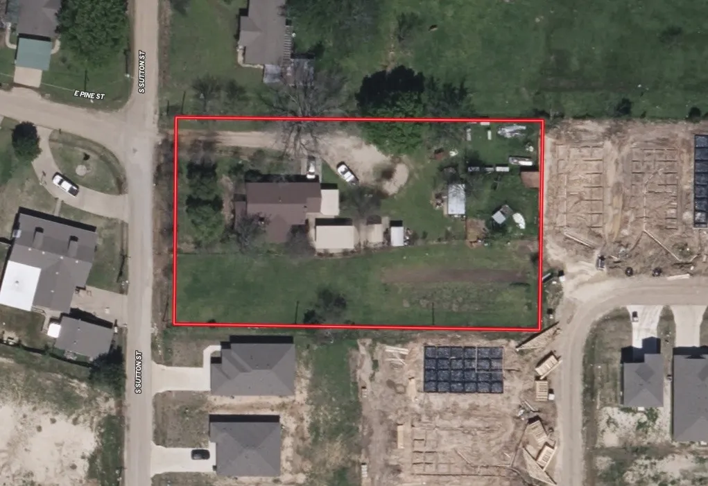 Single Family Residence For Sale in Kaufman County , 801 S Sutton Street, Mabank, Texas 75147, 2 Bedroom, 2 Bathroom, Garage spaces, 1,530 Sqft, built in 1930, mls#21337631, Real Estate Agent in Mabank, Homes For Sale in Kaufman county, Homes For Sale in Mabank, Realtor in Mabank Texas, Real Estate Brokerage Independent Realty Texas, Luminita Cordes Realtor