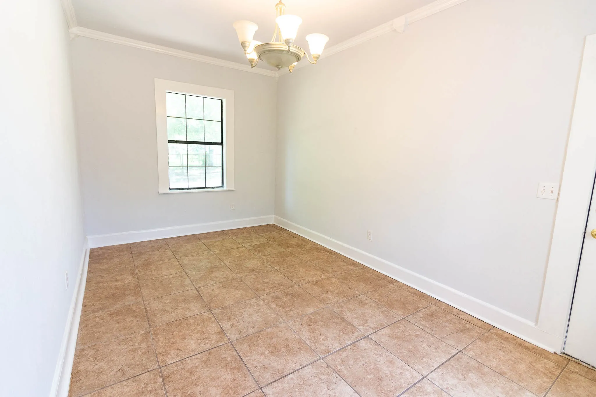 Single Family Residence For Sale in Kaufman County , 801 S Sutton Street, Mabank, Texas 75147, 2 Bedroom, 2 Bathroom, Garage spaces, 1,530 Sqft, built in 1930, mls#21337631, Real Estate Agent in Mabank, Homes For Sale in Kaufman county, Homes For Sale in Mabank, Realtor in Mabank Texas, Real Estate Brokerage Independent Realty Texas, Luminita Cordes Realtor