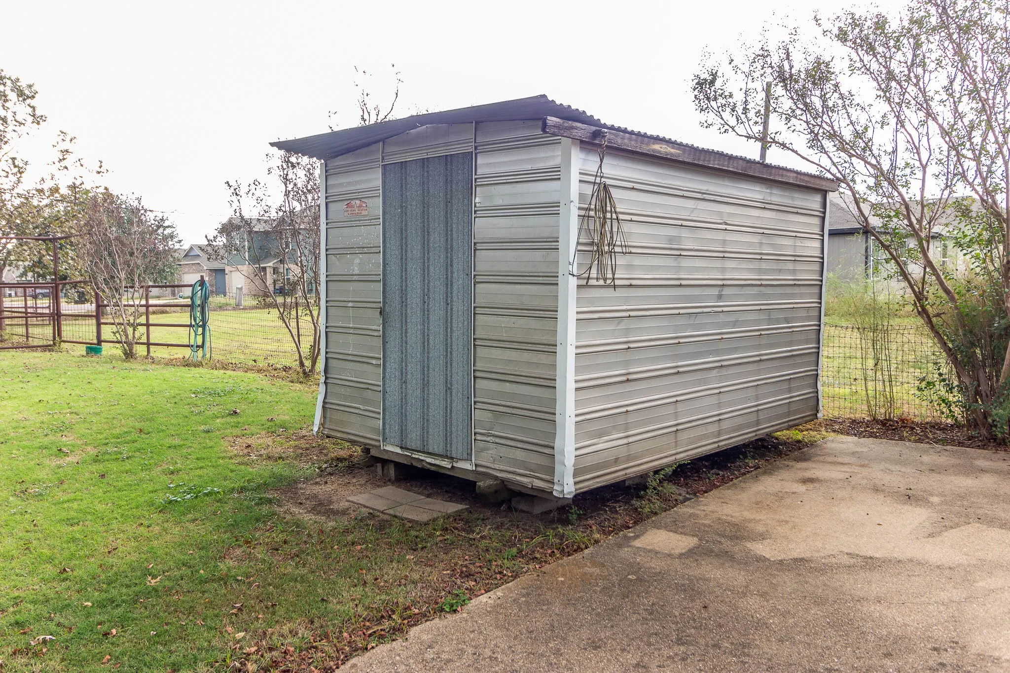Single Family Residence For Sale in Kaufman County , 801 S Sutton Street, Mabank, Texas 75147, 2 Bedroom, 2 Bathroom, Garage spaces, 1,530 Sqft, built in 1930, mls#21337631, Real Estate Agent in Mabank, Homes For Sale in Kaufman county, Homes For Sale in Mabank, Realtor in Mabank Texas, Real Estate Brokerage Independent Realty Texas, Luminita Cordes Realtor
