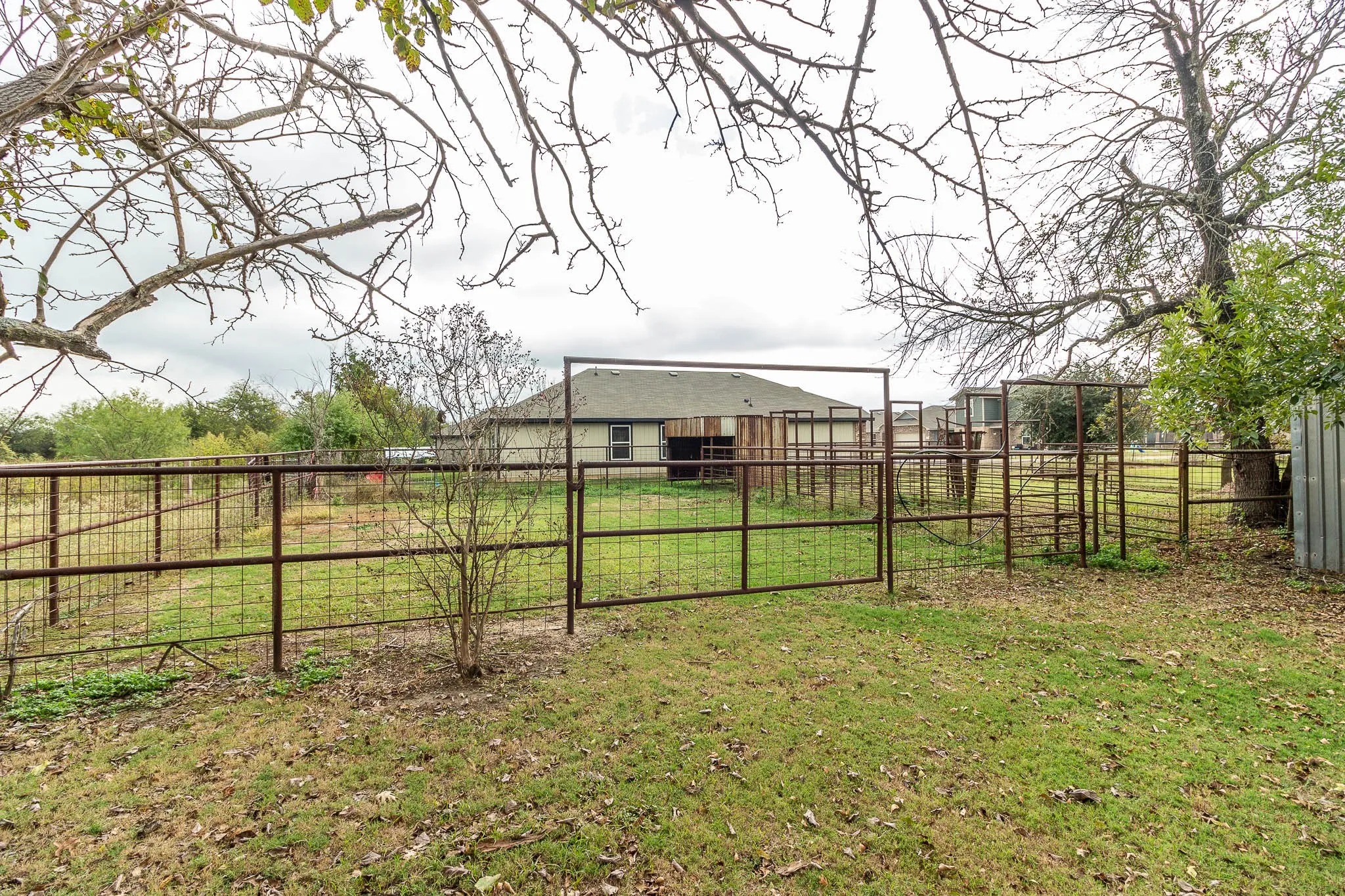 Single Family Residence For Sale in Kaufman County , 801 S Sutton Street, Mabank, Texas 75147, 2 Bedroom, 2 Bathroom, Garage spaces, 1,530 Sqft, built in 1930, mls#21337631, Real Estate Agent in Mabank, Homes For Sale in Kaufman county, Homes For Sale in Mabank, Realtor in Mabank Texas, Real Estate Brokerage Independent Realty Texas, Luminita Cordes Realtor