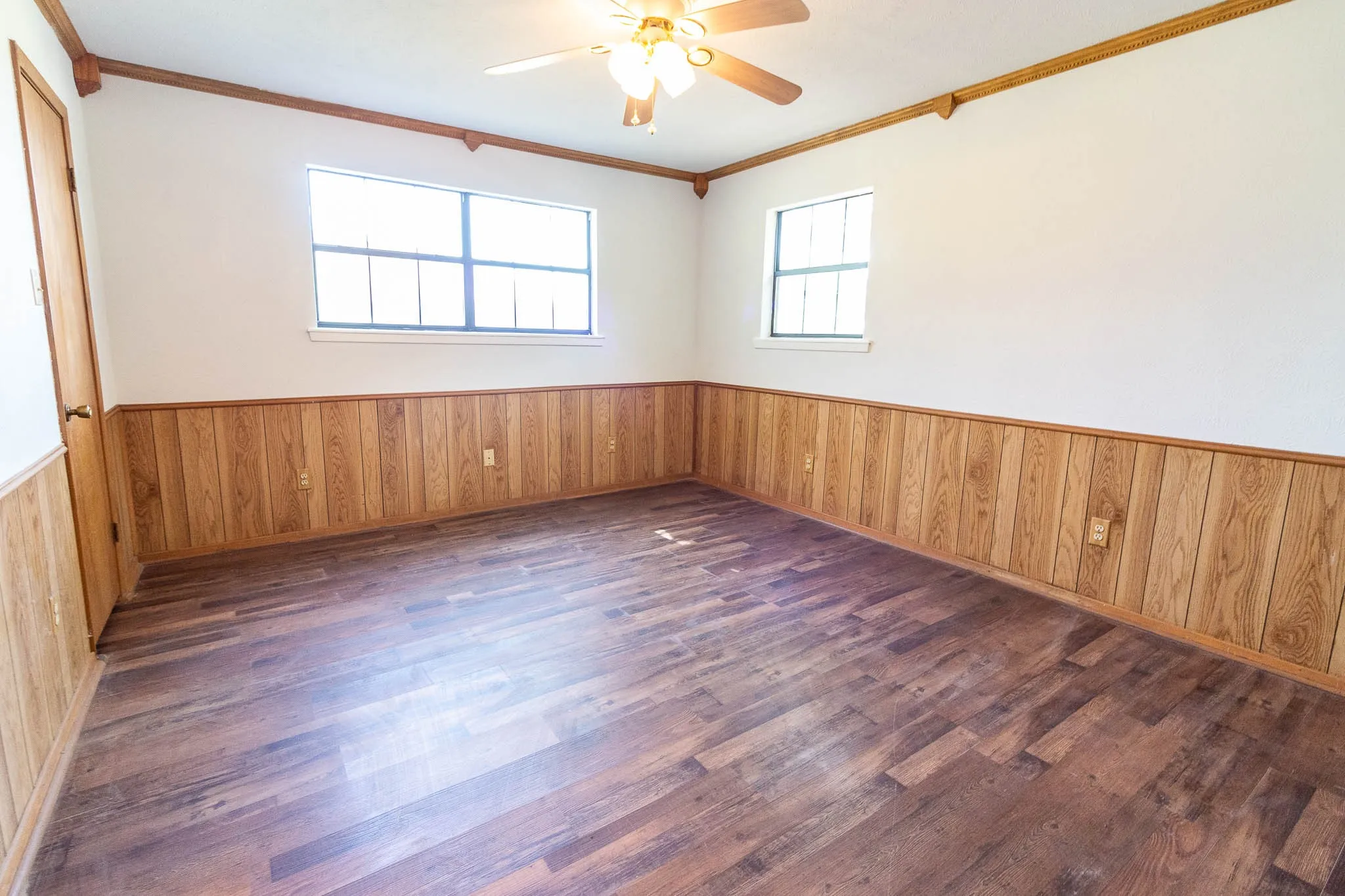 Single Family Residence For Sale in Kaufman County , 801 S Sutton Street, Mabank, Texas 75147, 2 Bedroom, 2 Bathroom, Garage spaces, 1,530 Sqft, built in 1930, mls#21337631, Real Estate Agent in Mabank, Homes For Sale in Kaufman county, Homes For Sale in Mabank, Realtor in Mabank Texas, Real Estate Brokerage Independent Realty Texas, Luminita Cordes Realtor