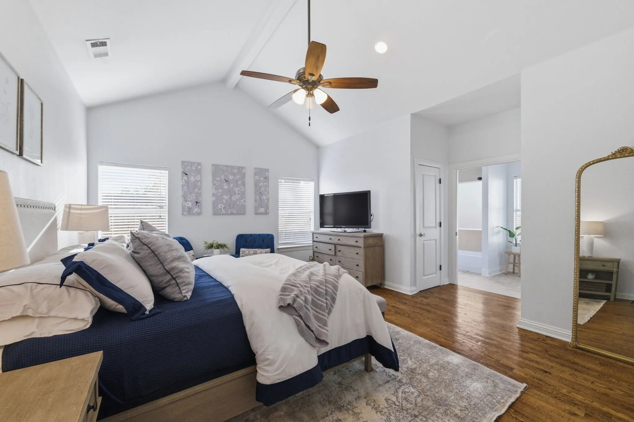 Single Family Residence For Sale in Tarrant County , 3837 Pershing Avenue, Fort Worth, Texas 76107, 4 Bedroom, 3 Bathroom, 2 Garage spaces, 1,900 Sqft, built in 1941, mls#21338275, Real Estate Agent in Fort Worth, Homes For Sale in Tarrant county, Homes For Sale in Fort Worth, Realtor in Fort Worth Texas, Real Estate Brokerage Independent Realty Texas, Luminita Cordes Realtor