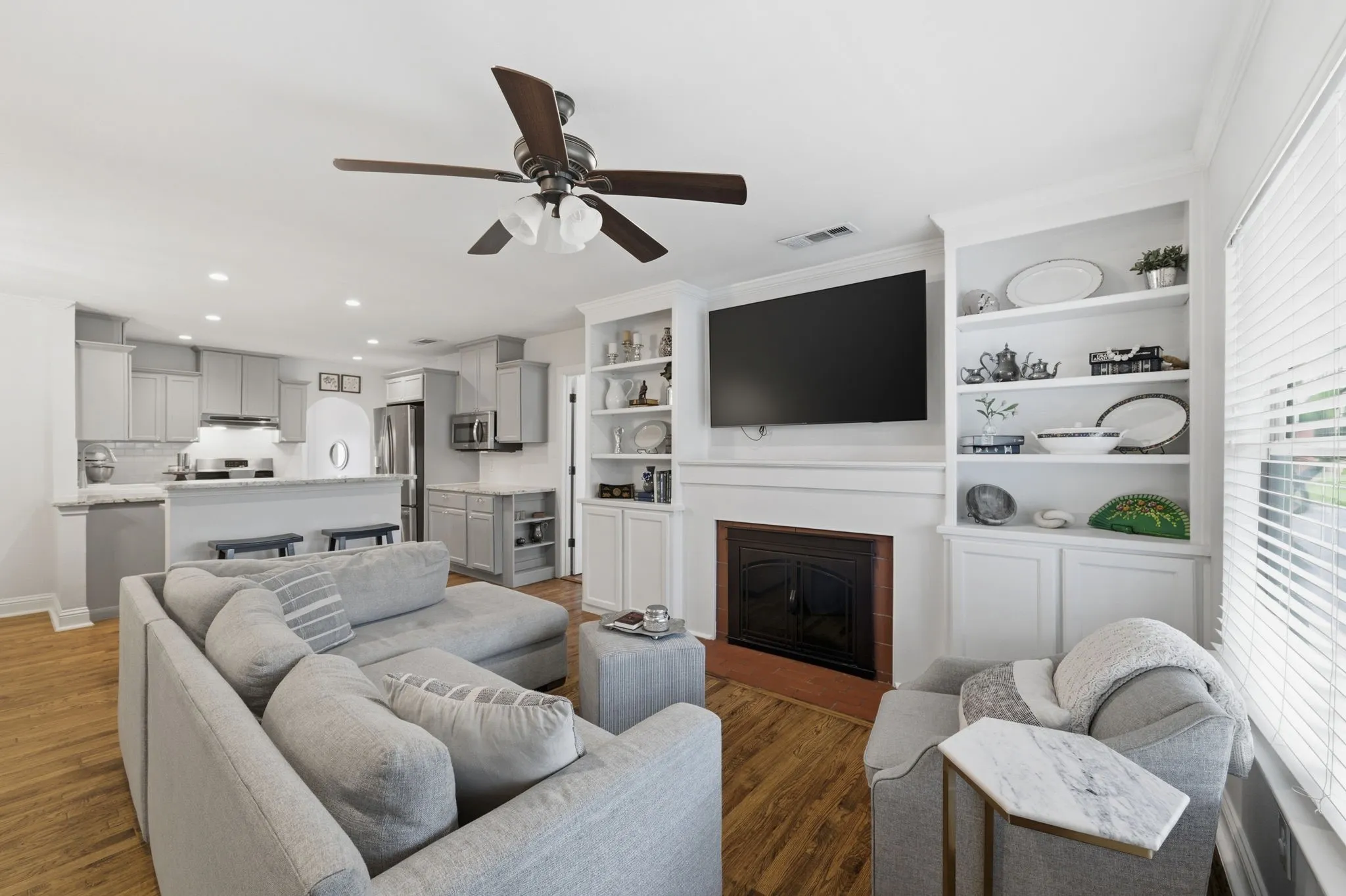 Single Family Residence For Sale in Tarrant County , 3837 Pershing Avenue, Fort Worth, Texas 76107, 4 Bedroom, 3 Bathroom, 2 Garage spaces, 1,900 Sqft, built in 1941, mls#21338275, Real Estate Agent in Fort Worth, Homes For Sale in Tarrant county, Homes For Sale in Fort Worth, Realtor in Fort Worth Texas, Real Estate Brokerage Independent Realty Texas, Luminita Cordes Realtor