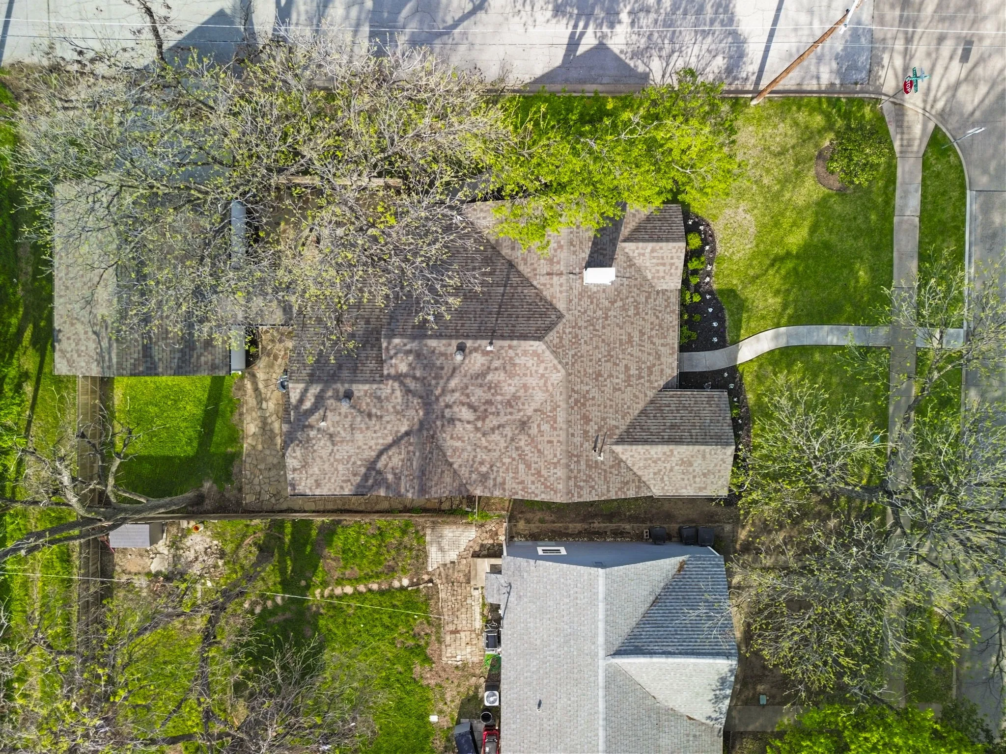 Single Family Residence For Sale in Tarrant County , 3837 Pershing Avenue, Fort Worth, Texas 76107, 4 Bedroom, 3 Bathroom, 2 Garage spaces, 1,900 Sqft, built in 1941, mls#21338275, Real Estate Agent in Fort Worth, Homes For Sale in Tarrant county, Homes For Sale in Fort Worth, Realtor in Fort Worth Texas, Real Estate Brokerage Independent Realty Texas, Luminita Cordes Realtor