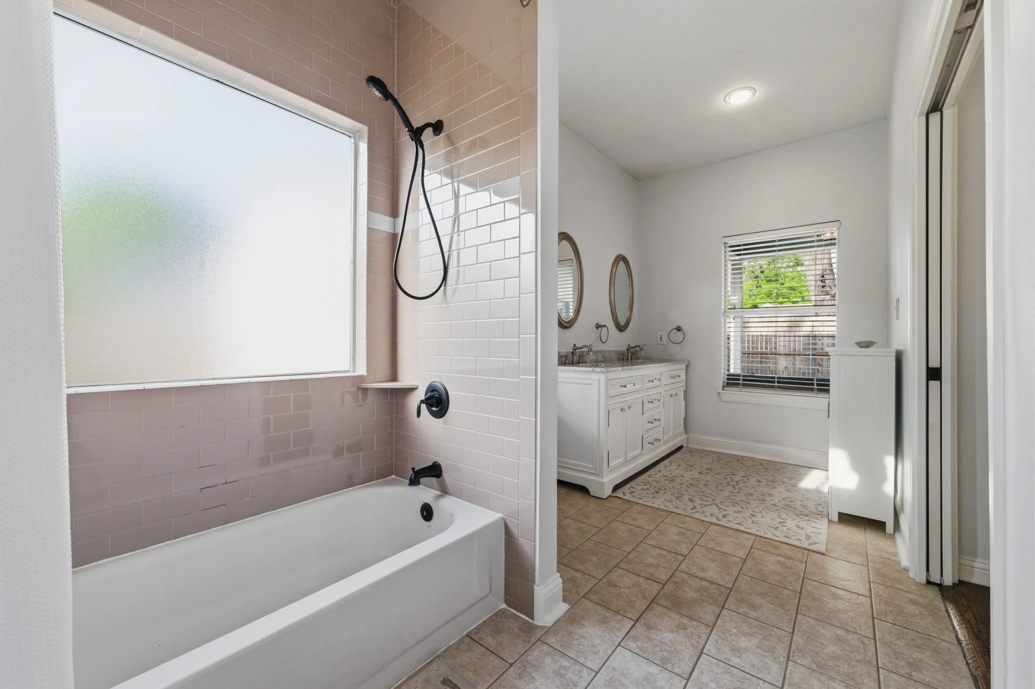 Single Family Residence For Sale in Tarrant County , 3837 Pershing Avenue, Fort Worth, Texas 76107, 4 Bedroom, 3 Bathroom, 2 Garage spaces, 1,900 Sqft, built in 1941, mls#21338275, Real Estate Agent in Fort Worth, Homes For Sale in Tarrant county, Homes For Sale in Fort Worth, Realtor in Fort Worth Texas, Real Estate Brokerage Independent Realty Texas, Luminita Cordes Realtor