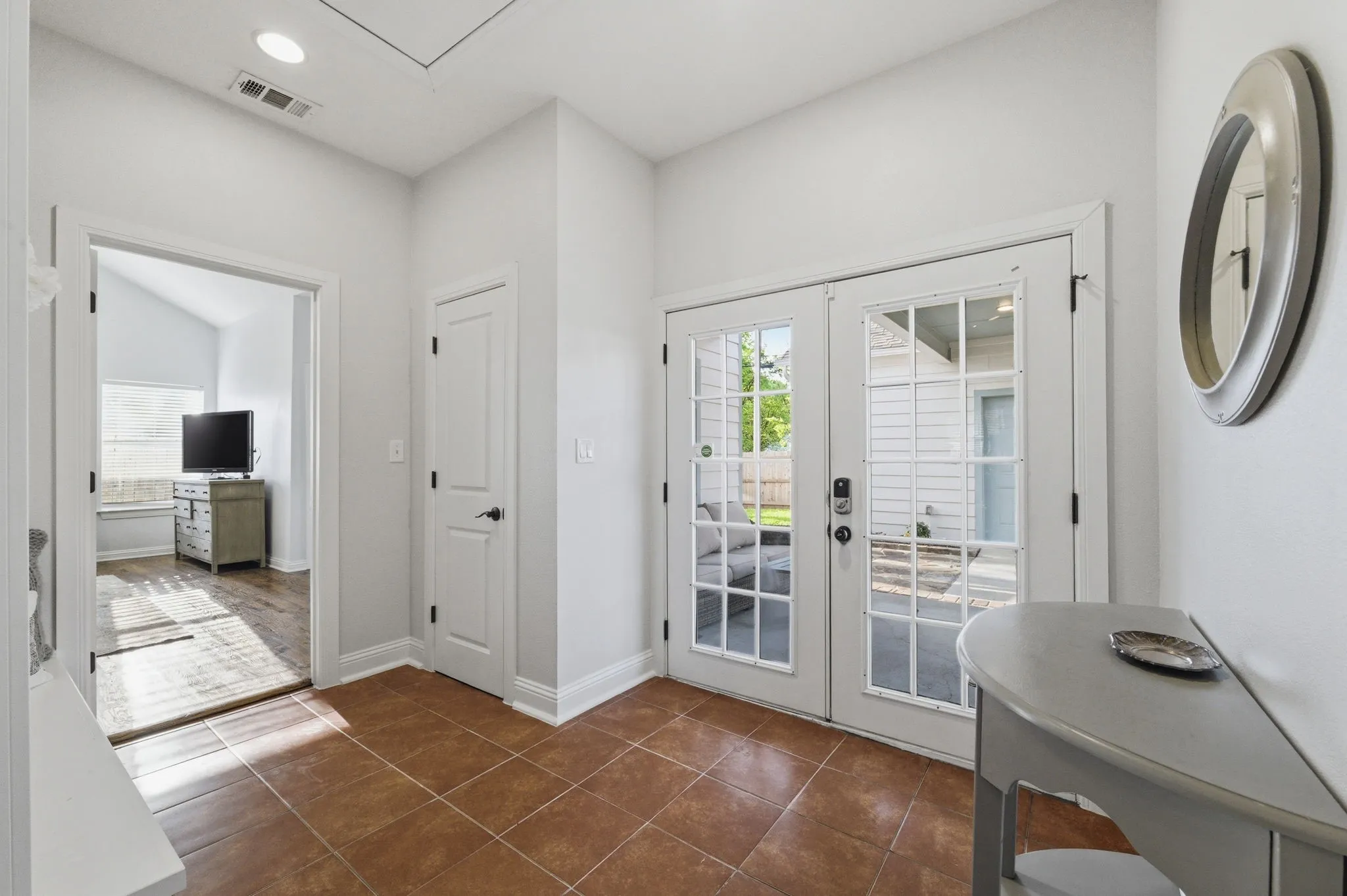 Single Family Residence For Sale in Tarrant County , 3837 Pershing Avenue, Fort Worth, Texas 76107, 4 Bedroom, 3 Bathroom, 2 Garage spaces, 1,900 Sqft, built in 1941, mls#21338275, Real Estate Agent in Fort Worth, Homes For Sale in Tarrant county, Homes For Sale in Fort Worth, Realtor in Fort Worth Texas, Real Estate Brokerage Independent Realty Texas, Luminita Cordes Realtor