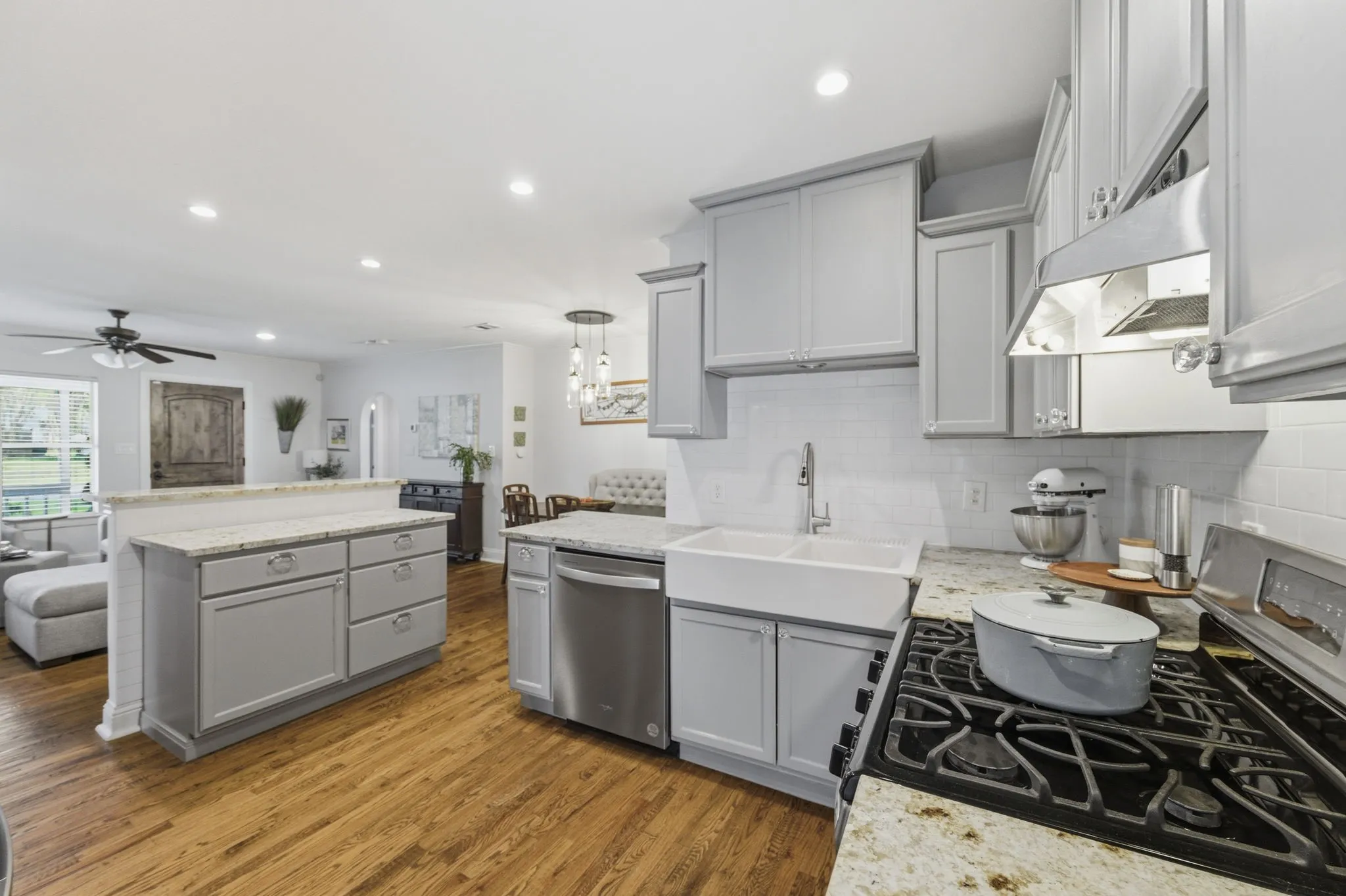 Single Family Residence For Sale in Tarrant County , 3837 Pershing Avenue, Fort Worth, Texas 76107, 4 Bedroom, 3 Bathroom, 2 Garage spaces, 1,900 Sqft, built in 1941, mls#21338275, Real Estate Agent in Fort Worth, Homes For Sale in Tarrant county, Homes For Sale in Fort Worth, Realtor in Fort Worth Texas, Real Estate Brokerage Independent Realty Texas, Luminita Cordes Realtor