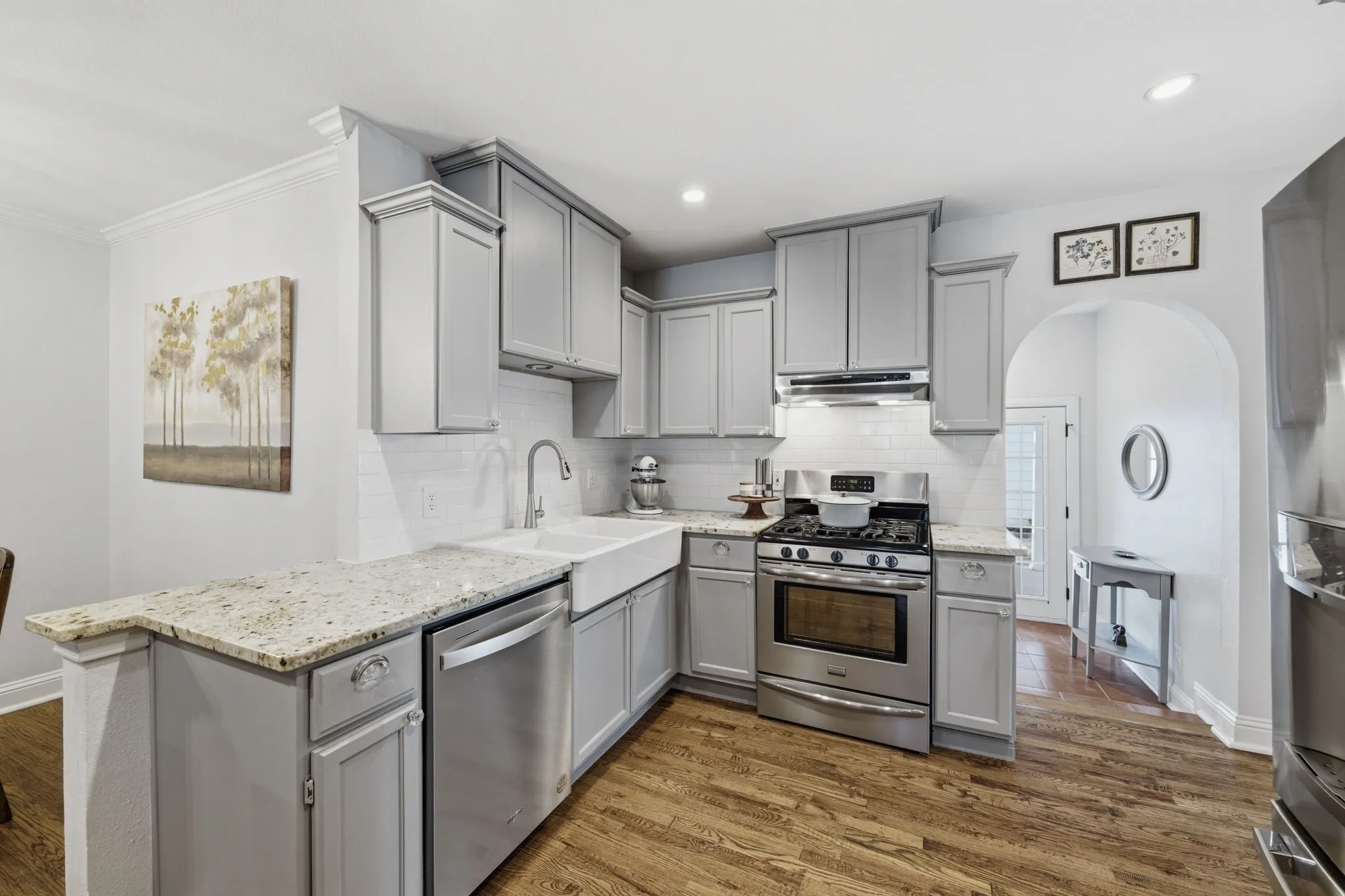 Single Family Residence For Sale in Tarrant County , 3837 Pershing Avenue, Fort Worth, Texas 76107, 4 Bedroom, 3 Bathroom, 2 Garage spaces, 1,900 Sqft, built in 1941, mls#21338275, Real Estate Agent in Fort Worth, Homes For Sale in Tarrant county, Homes For Sale in Fort Worth, Realtor in Fort Worth Texas, Real Estate Brokerage Independent Realty Texas, Luminita Cordes Realtor