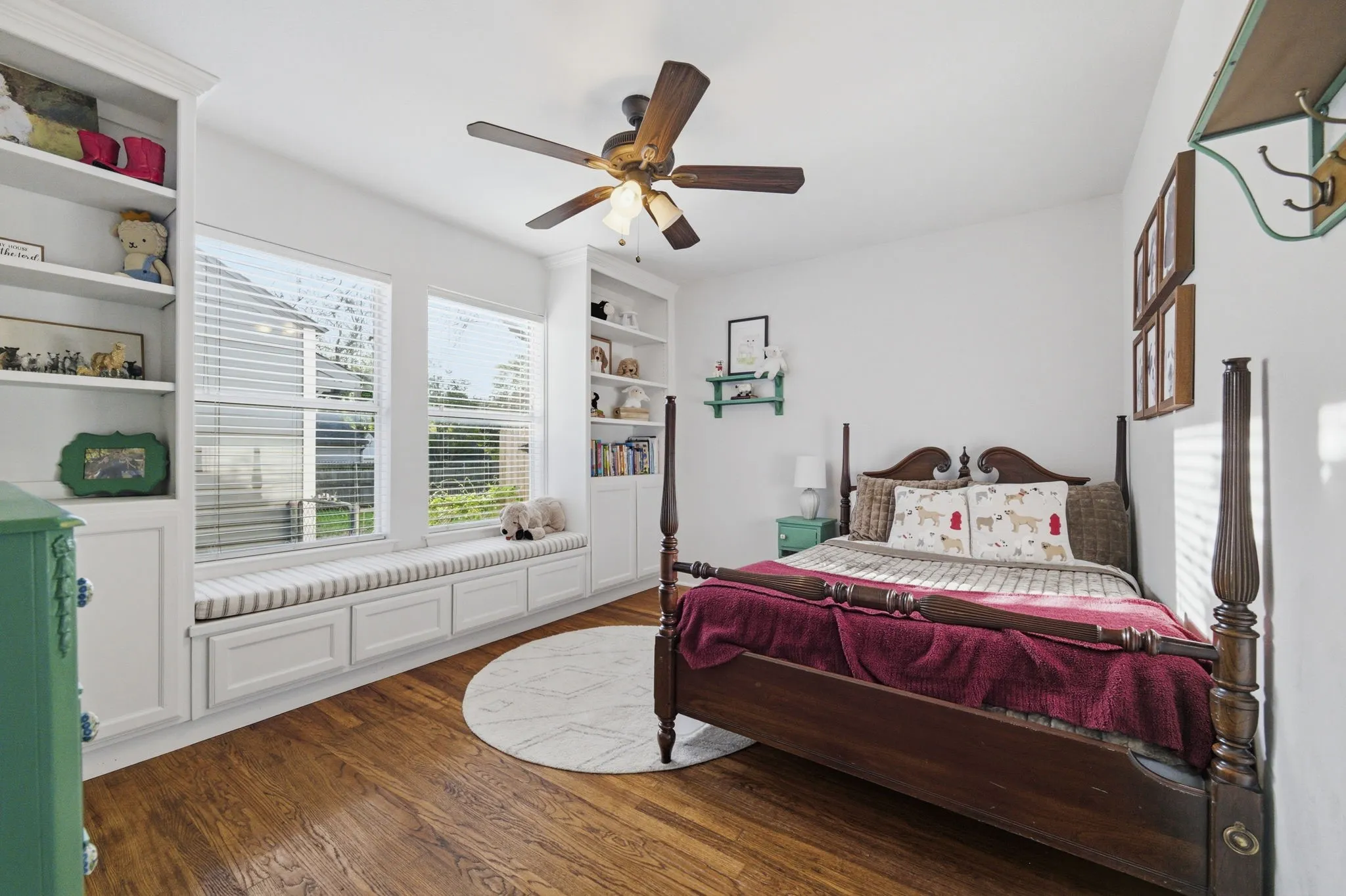 Single Family Residence For Sale in Tarrant County , 3837 Pershing Avenue, Fort Worth, Texas 76107, 4 Bedroom, 3 Bathroom, 2 Garage spaces, 1,900 Sqft, built in 1941, mls#21338275, Real Estate Agent in Fort Worth, Homes For Sale in Tarrant county, Homes For Sale in Fort Worth, Realtor in Fort Worth Texas, Real Estate Brokerage Independent Realty Texas, Luminita Cordes Realtor