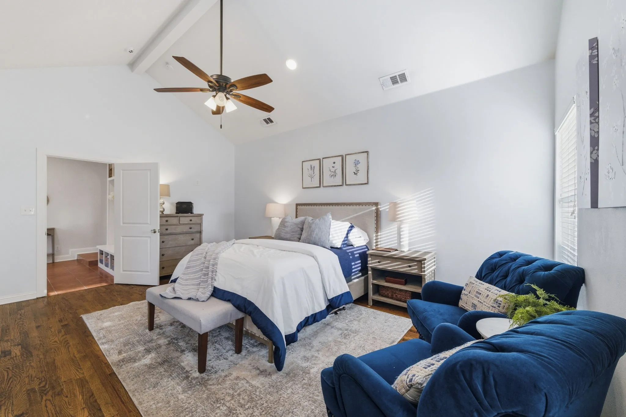 Single Family Residence For Sale in Tarrant County , 3837 Pershing Avenue, Fort Worth, Texas 76107, 4 Bedroom, 3 Bathroom, 2 Garage spaces, 1,900 Sqft, built in 1941, mls#21338275, Real Estate Agent in Fort Worth, Homes For Sale in Tarrant county, Homes For Sale in Fort Worth, Realtor in Fort Worth Texas, Real Estate Brokerage Independent Realty Texas, Luminita Cordes Realtor