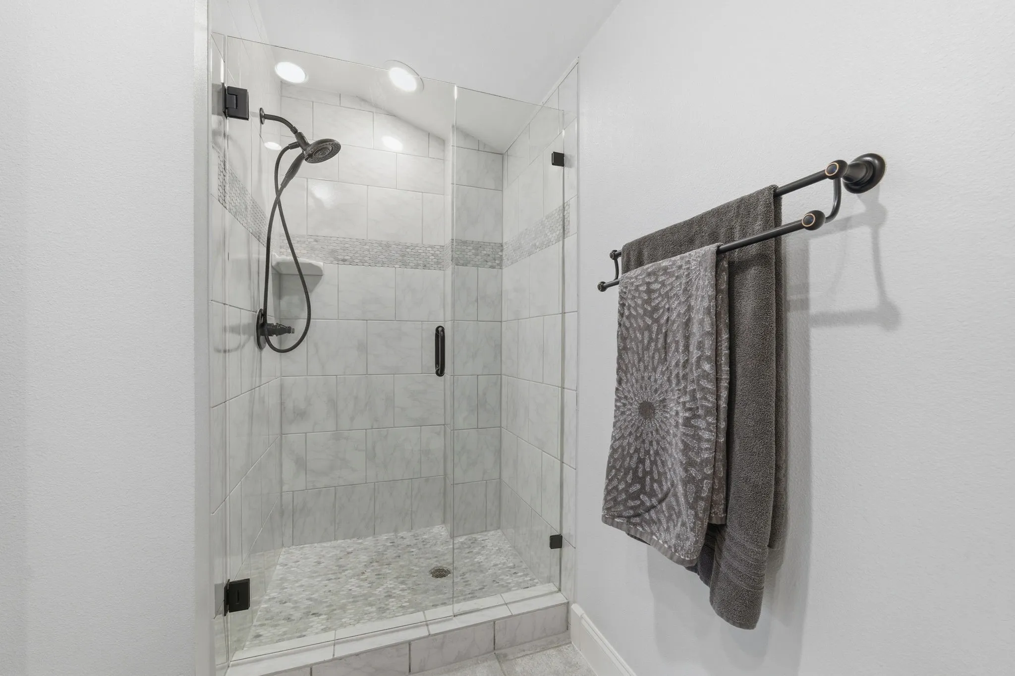 Single Family Residence For Sale in Tarrant County , 3837 Pershing Avenue, Fort Worth, Texas 76107, 4 Bedroom, 3 Bathroom, 2 Garage spaces, 1,900 Sqft, built in 1941, mls#21338275, Real Estate Agent in Fort Worth, Homes For Sale in Tarrant county, Homes For Sale in Fort Worth, Realtor in Fort Worth Texas, Real Estate Brokerage Independent Realty Texas, Luminita Cordes Realtor