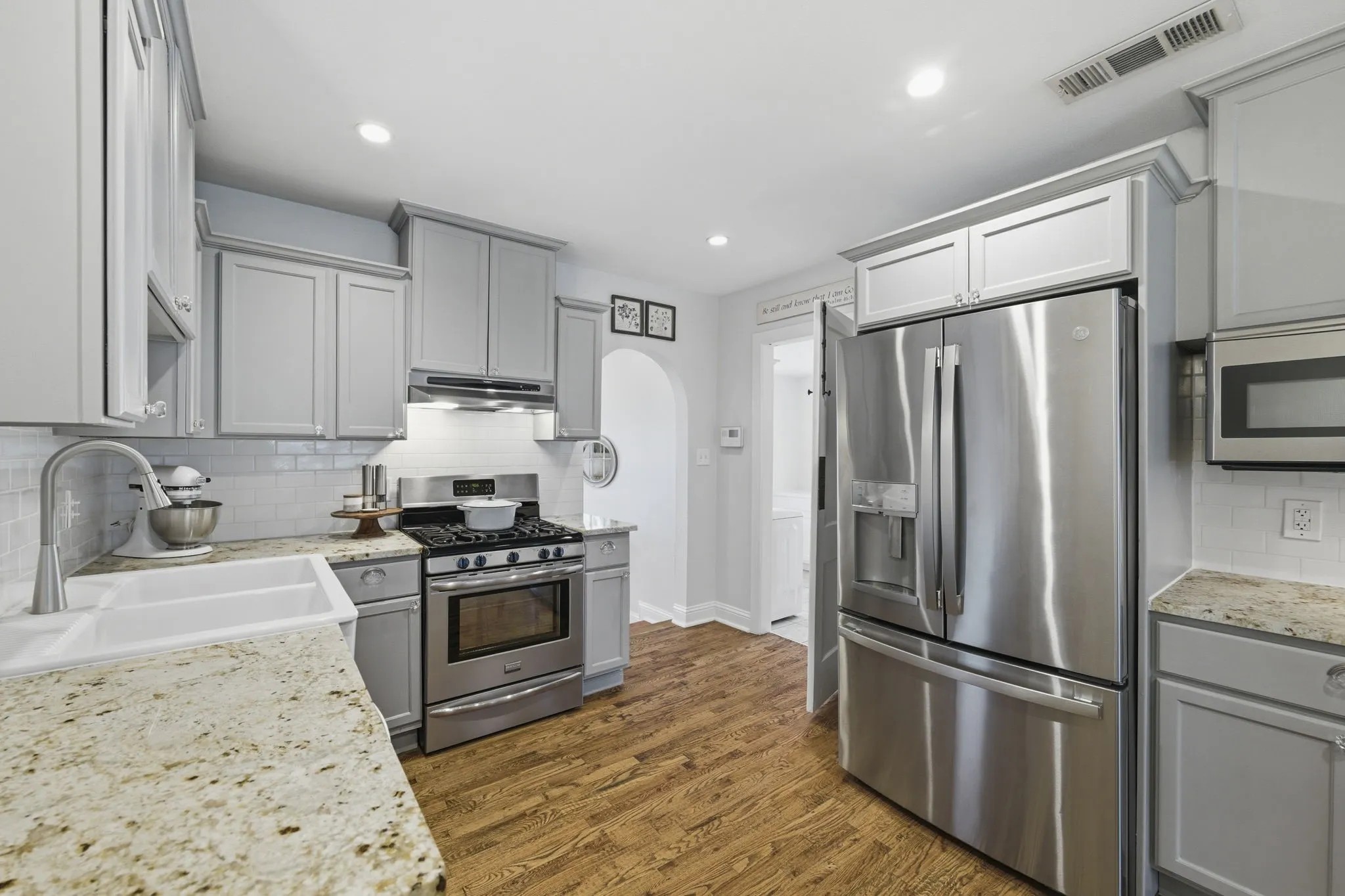 Single Family Residence For Sale in Tarrant County , 3837 Pershing Avenue, Fort Worth, Texas 76107, 4 Bedroom, 3 Bathroom, 2 Garage spaces, 1,900 Sqft, built in 1941, mls#21338275, Real Estate Agent in Fort Worth, Homes For Sale in Tarrant county, Homes For Sale in Fort Worth, Realtor in Fort Worth Texas, Real Estate Brokerage Independent Realty Texas, Luminita Cordes Realtor