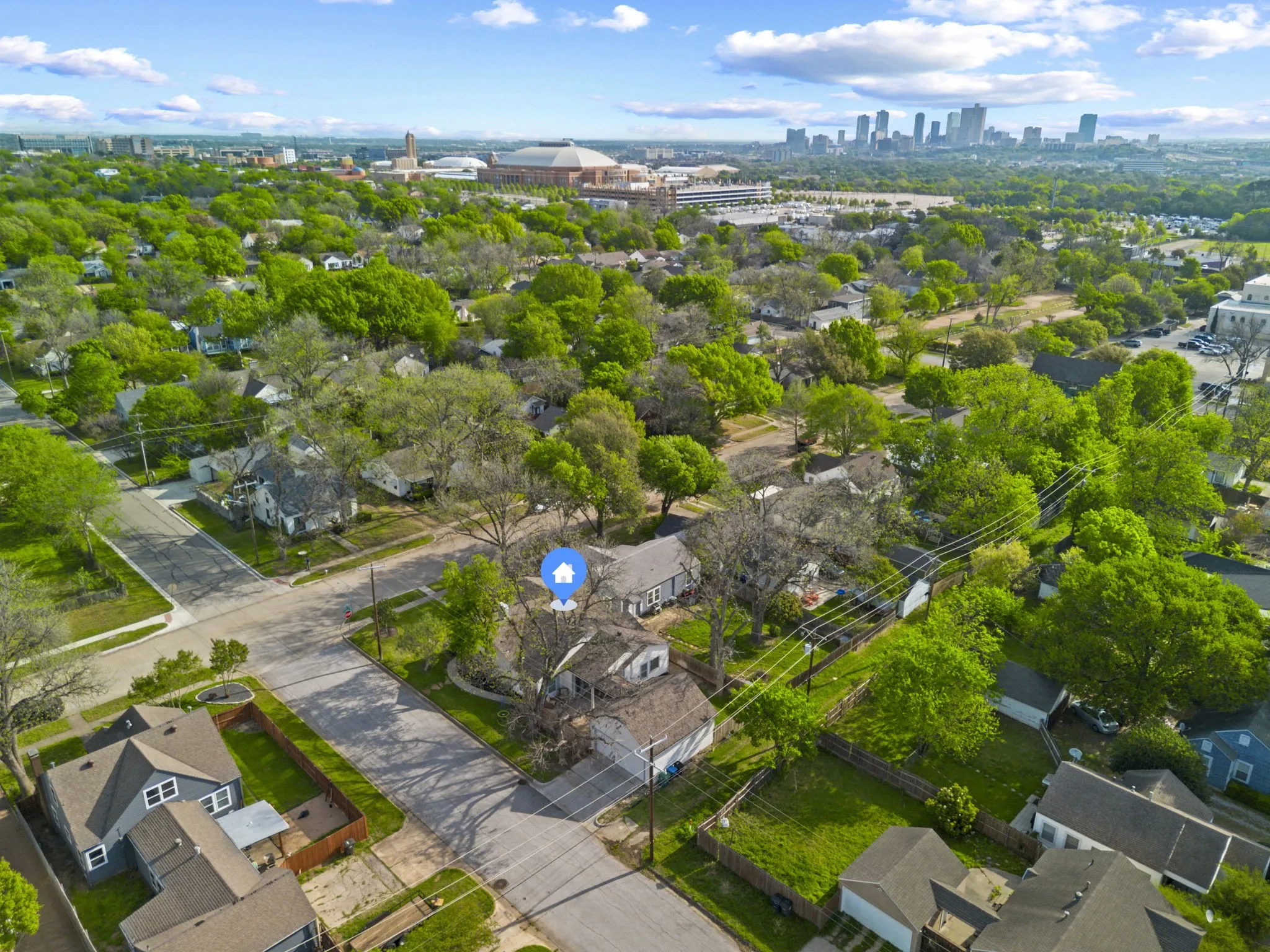 Single Family Residence For Sale in Tarrant County , 3837 Pershing Avenue, Fort Worth, Texas 76107, 4 Bedroom, 3 Bathroom, 2 Garage spaces, 1,900 Sqft, built in 1941, mls#21338275, Real Estate Agent in Fort Worth, Homes For Sale in Tarrant county, Homes For Sale in Fort Worth, Realtor in Fort Worth Texas, Real Estate Brokerage Independent Realty Texas, Luminita Cordes Realtor