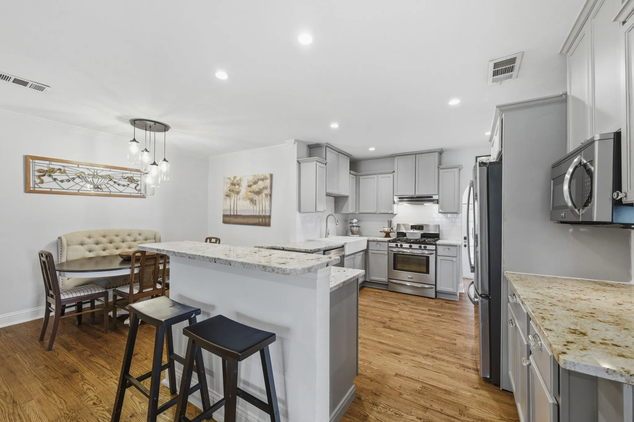 Single Family Residence For Sale in Tarrant County , 3837 Pershing Avenue, Fort Worth, Texas 76107, 4 Bedroom, 3 Bathroom, 2 Garage spaces, 1,900 Sqft, built in 1941, mls#21338275, Real Estate Agent in Fort Worth, Homes For Sale in Tarrant county, Homes For Sale in Fort Worth, Realtor in Fort Worth Texas, Real Estate Brokerage Independent Realty Texas, Luminita Cordes Realtor