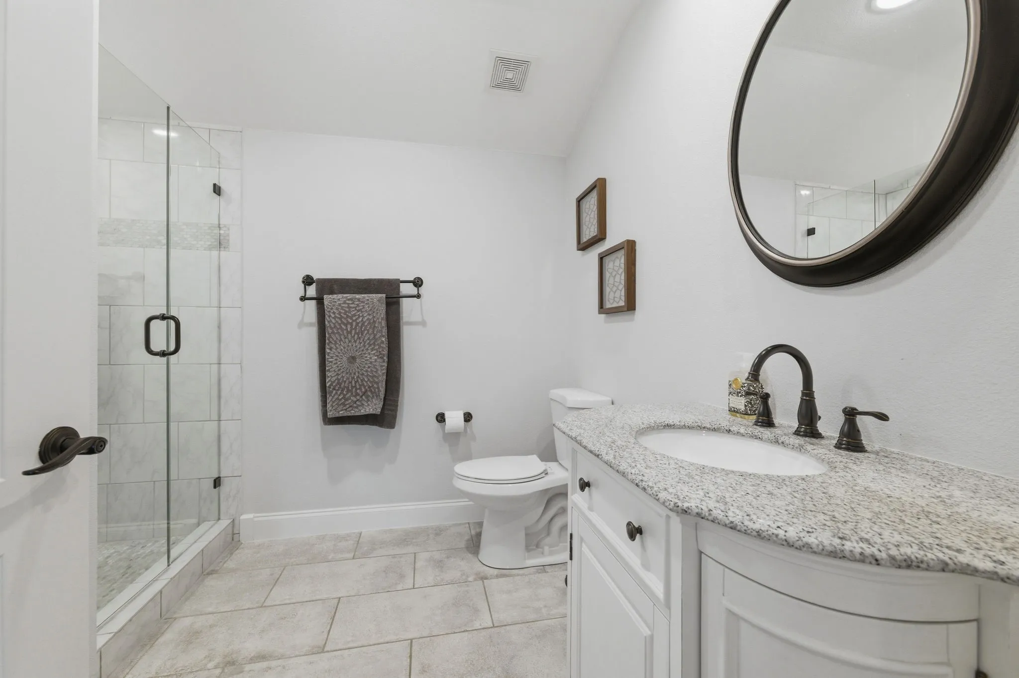 Single Family Residence For Sale in Tarrant County , 3837 Pershing Avenue, Fort Worth, Texas 76107, 4 Bedroom, 3 Bathroom, 2 Garage spaces, 1,900 Sqft, built in 1941, mls#21338275, Real Estate Agent in Fort Worth, Homes For Sale in Tarrant county, Homes For Sale in Fort Worth, Realtor in Fort Worth Texas, Real Estate Brokerage Independent Realty Texas, Luminita Cordes Realtor