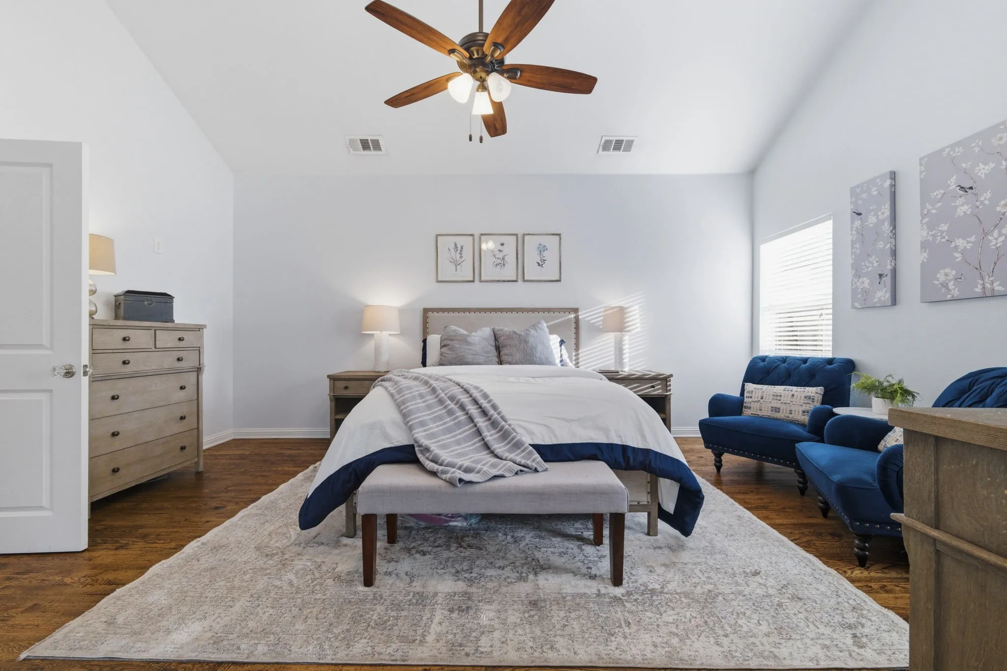 Single Family Residence For Sale in Tarrant County , 3837 Pershing Avenue, Fort Worth, Texas 76107, 4 Bedroom, 3 Bathroom, 2 Garage spaces, 1,900 Sqft, built in 1941, mls#21338275, Real Estate Agent in Fort Worth, Homes For Sale in Tarrant county, Homes For Sale in Fort Worth, Realtor in Fort Worth Texas, Real Estate Brokerage Independent Realty Texas, Luminita Cordes Realtor