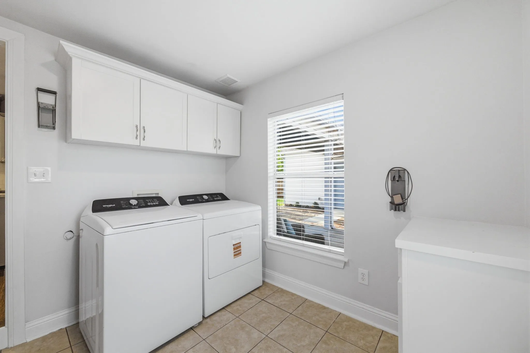 Single Family Residence For Sale in Tarrant County , 3837 Pershing Avenue, Fort Worth, Texas 76107, 4 Bedroom, 3 Bathroom, 2 Garage spaces, 1,900 Sqft, built in 1941, mls#21338275, Real Estate Agent in Fort Worth, Homes For Sale in Tarrant county, Homes For Sale in Fort Worth, Realtor in Fort Worth Texas, Real Estate Brokerage Independent Realty Texas, Luminita Cordes Realtor