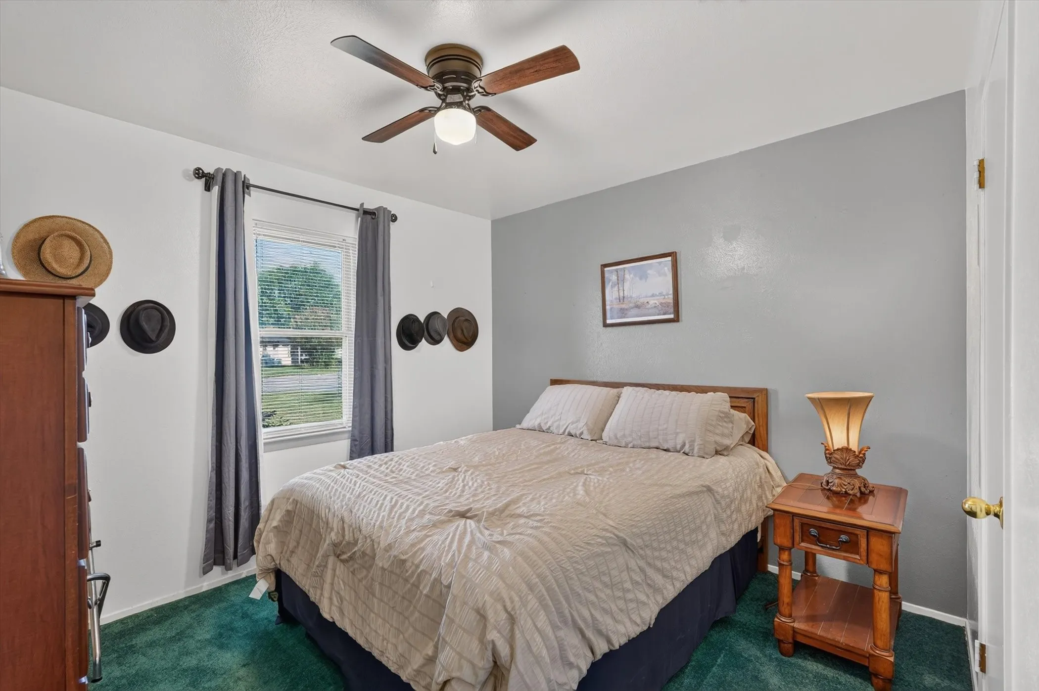 Single Family Residence For Sale in Tarrant County , 184 Oakhurst Drive, Bedford, Texas 76022, 3 Bedroom, 2 Bathroom, Garage spaces, 1,224 Sqft, built in 1963, mls#21338498, Real Estate Agent in Bedford, Homes For Sale in Tarrant county, Homes For Sale in Bedford, Realtor in Bedford Texas, Real Estate Brokerage Independent Realty Texas, Luminita Cordes Realtor