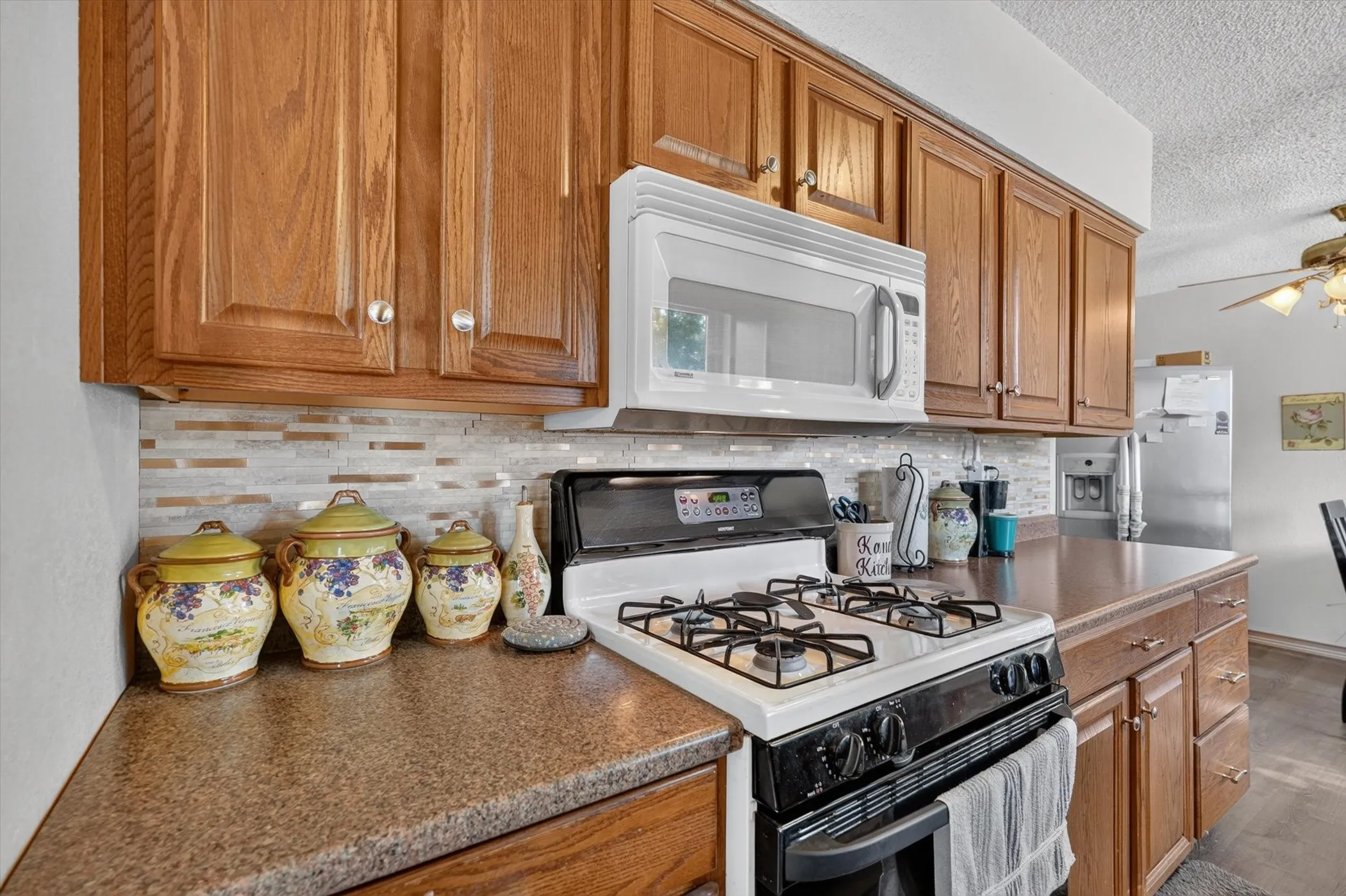 Single Family Residence For Sale in Tarrant County , 184 Oakhurst Drive, Bedford, Texas 76022, 3 Bedroom, 2 Bathroom, Garage spaces, 1,224 Sqft, built in 1963, mls#21338498, Real Estate Agent in Bedford, Homes For Sale in Tarrant county, Homes For Sale in Bedford, Realtor in Bedford Texas, Real Estate Brokerage Independent Realty Texas, Luminita Cordes Realtor