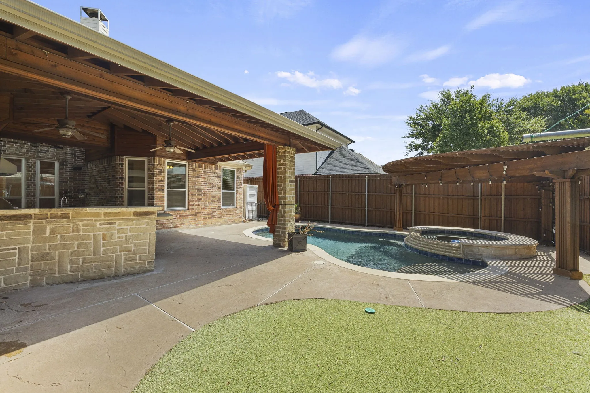 Single Family Residence For Sale in Denton County , 3187 Blue Oak Drive, Frisco, Texas 75033, 4 Bedroom, 4 Bathroom, 2 Garage spaces, 3,569 Sqft, built in 2001, mls#21339949, Real Estate Agent in Frisco, Homes For Sale in Denton county, Homes For Sale in Frisco, Realtor in Frisco Texas, Real Estate Brokerage Independent Realty Texas, Luminita Cordes Realtor