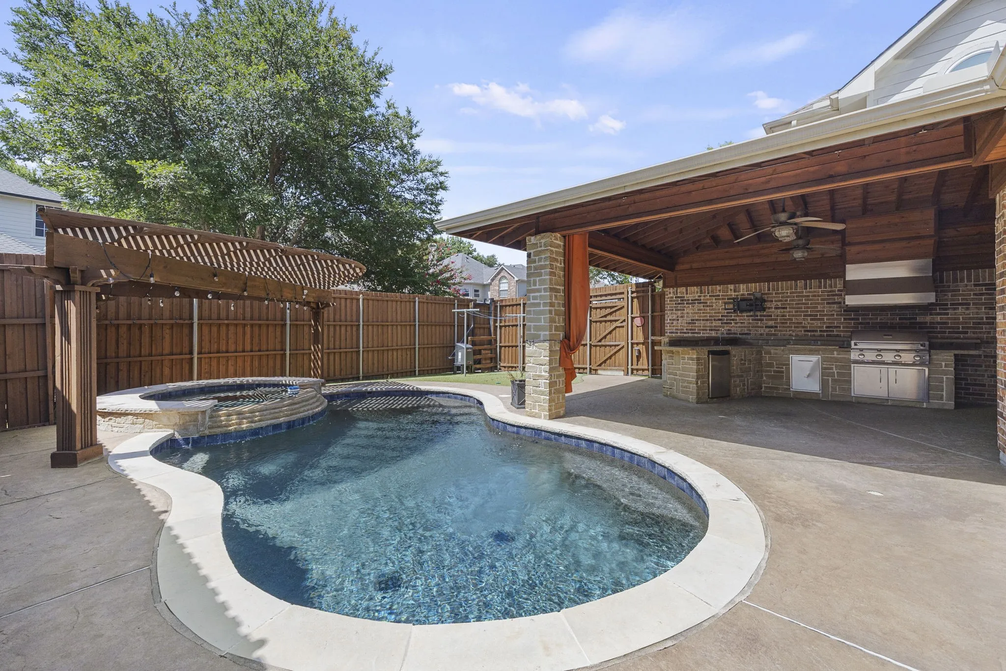 Single Family Residence For Sale in Denton County , 3187 Blue Oak Drive, Frisco, Texas 75033, 4 Bedroom, 4 Bathroom, 2 Garage spaces, 3,569 Sqft, built in 2001, mls#21339949, Real Estate Agent in Frisco, Homes For Sale in Denton county, Homes For Sale in Frisco, Realtor in Frisco Texas, Real Estate Brokerage Independent Realty Texas, Luminita Cordes Realtor