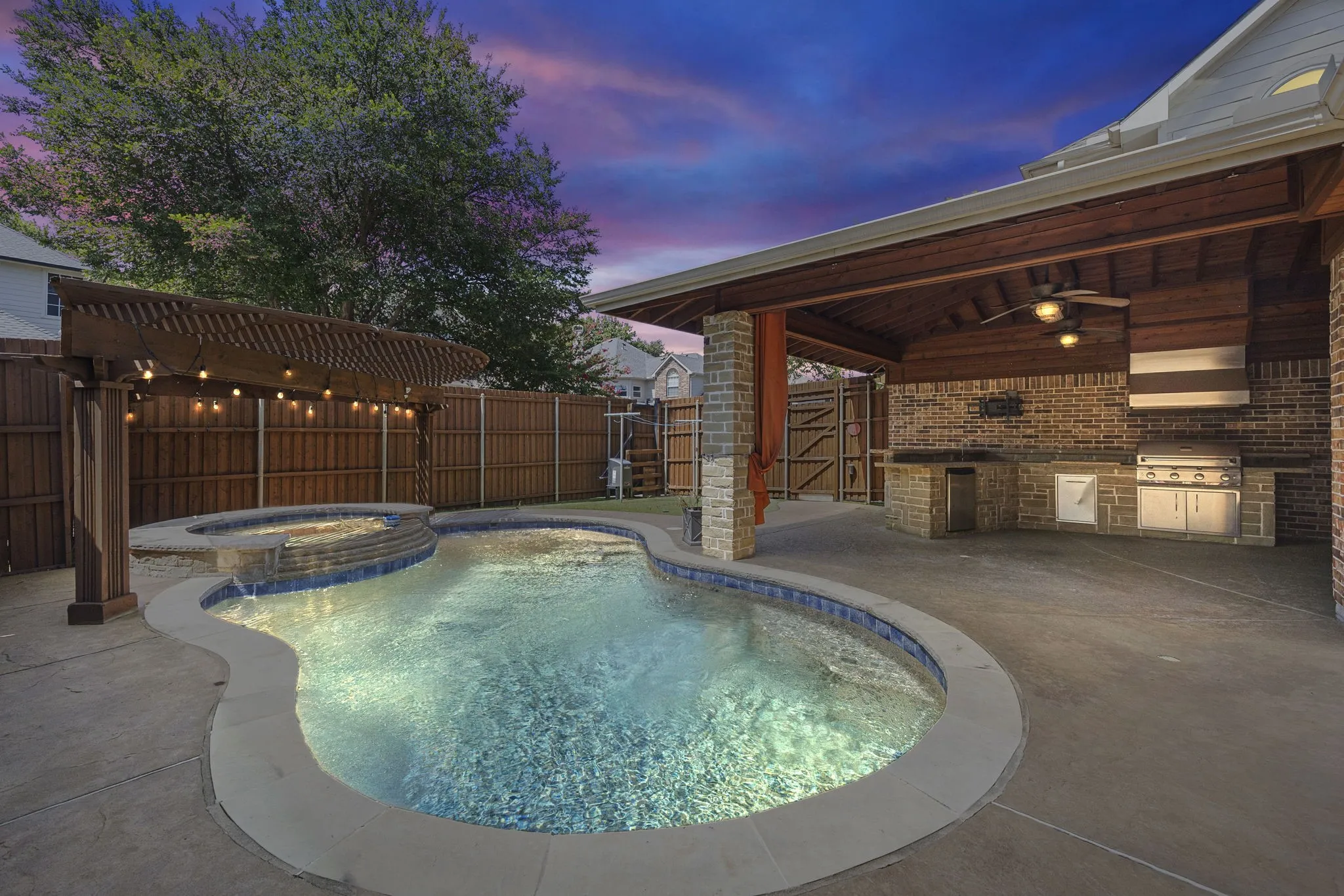 Single Family Residence For Sale in Denton County , 3187 Blue Oak Drive, Frisco, Texas 75033, 4 Bedroom, 4 Bathroom, 2 Garage spaces, 3,569 Sqft, built in 2001, mls#21339949, Real Estate Agent in Frisco, Homes For Sale in Denton county, Homes For Sale in Frisco, Realtor in Frisco Texas, Real Estate Brokerage Independent Realty Texas, Luminita Cordes Realtor