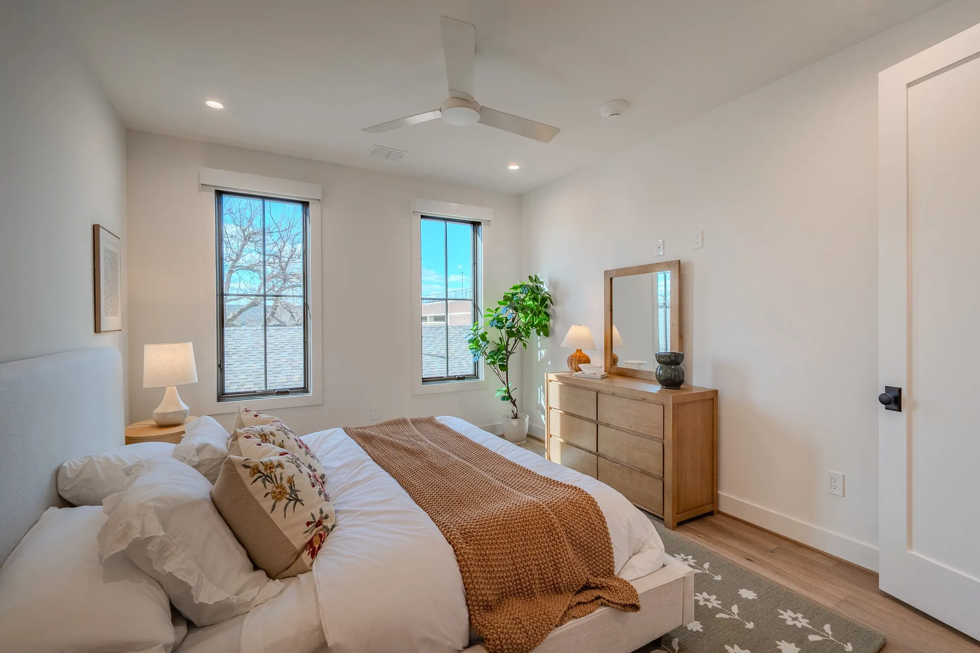 Townhouse For Rent in Dallas County , 4114 Emerson Avenue 3, University Park, Texas 75205, 2 Bedrooms, 3 Bathrooms, 2 Garage spaces, 1,807 Sqft, built in 2025, Price $7,225, mls#21333570, Real Estate Agent in University Park, Homes For Rent in Dallas county, Homes For Rent in University Park, Realtor in University Park Texas, Real Estate Brokerage Independent Realty Texas, Luminita Cordes Realtor