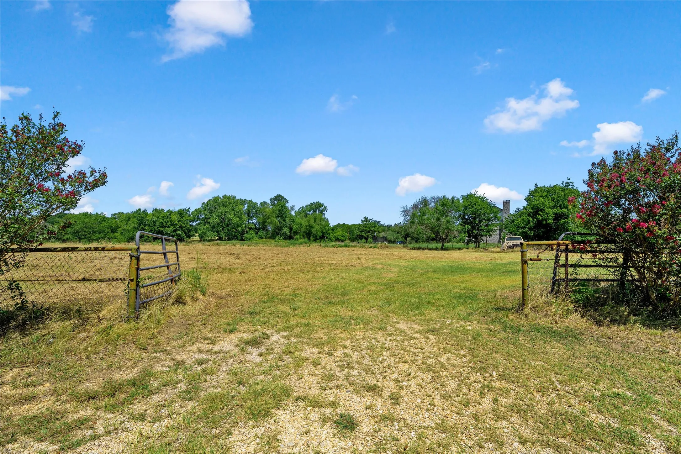 Single Family Residence For Sale in Mc Lennan County , 429 Wildwood Trail, Robinson, Texas 76655, 3 Bedroom, 2 Bathroom, Garage spaces, 1,886 Sqft, built in 1985, mls#21340030, Real Estate Agent in Robinson, Homes For Sale in Mc Lennan county, Homes For Sale in Robinson, Realtor in Robinson Texas, Real Estate Brokerage Independent Realty Texas, Luminita Cordes Realtor