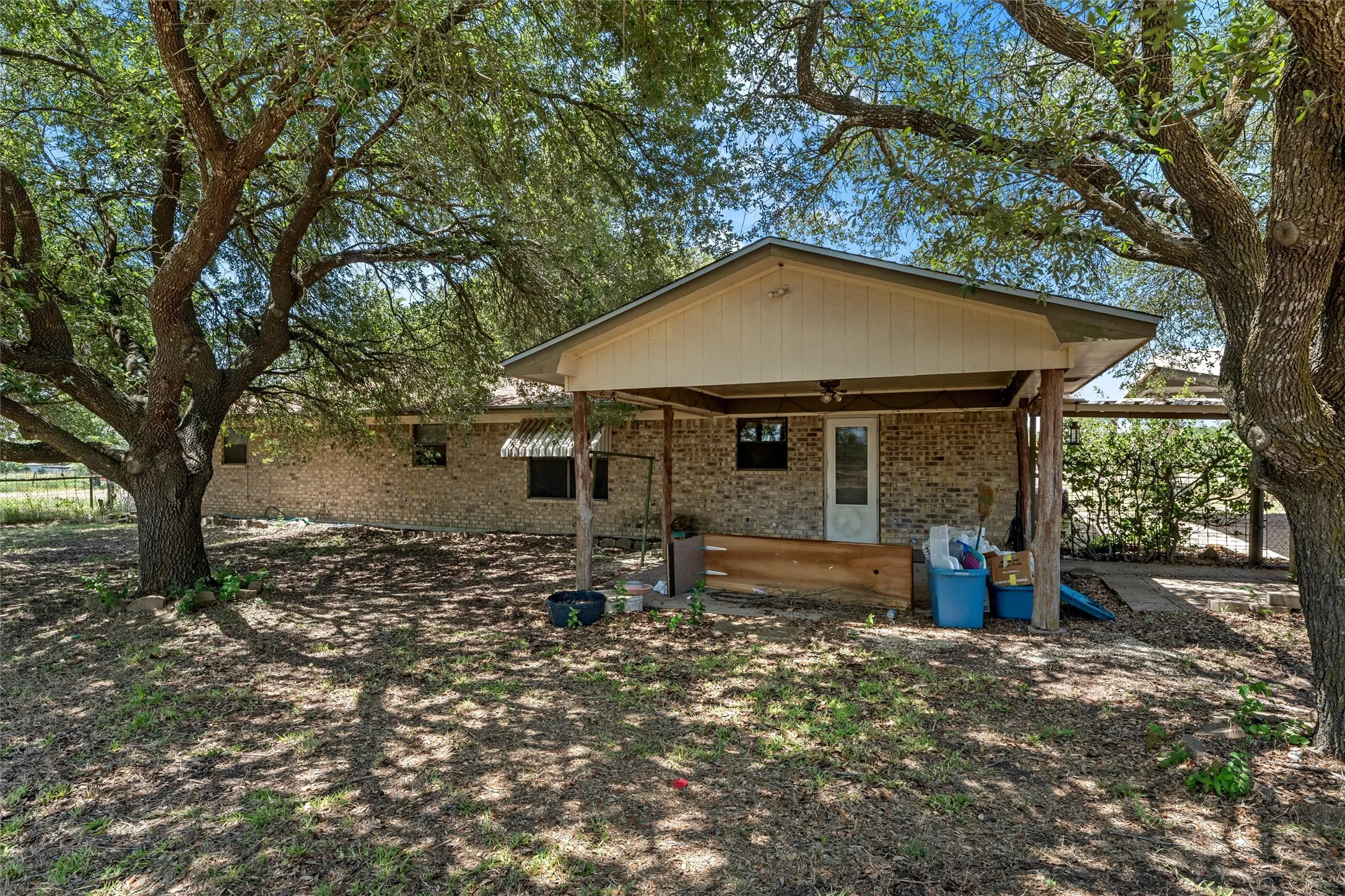 Single Family Residence For Sale in Mc Lennan County , 429 Wildwood Trail, Robinson, Texas 76655, 3 Bedroom, 2 Bathroom, Garage spaces, 1,886 Sqft, built in 1985, mls#21340030, Real Estate Agent in Robinson, Homes For Sale in Mc Lennan county, Homes For Sale in Robinson, Realtor in Robinson Texas, Real Estate Brokerage Independent Realty Texas, Luminita Cordes Realtor