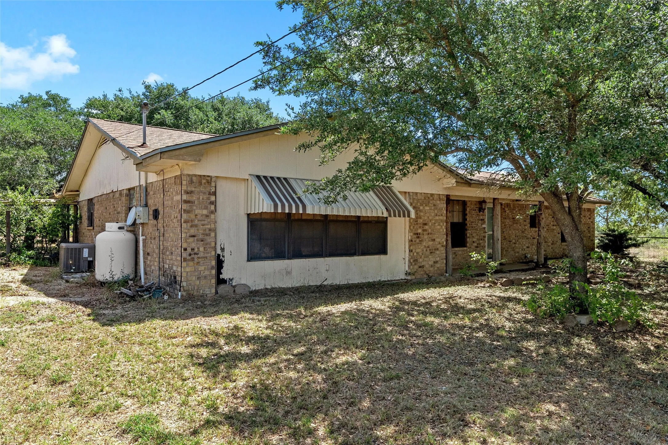 Single Family Residence For Sale in Mc Lennan County , 429 Wildwood Trail, Robinson, Texas 76655, 3 Bedroom, 2 Bathroom, Garage spaces, 1,886 Sqft, built in 1985, mls#21340030, Real Estate Agent in Robinson, Homes For Sale in Mc Lennan county, Homes For Sale in Robinson, Realtor in Robinson Texas, Real Estate Brokerage Independent Realty Texas, Luminita Cordes Realtor