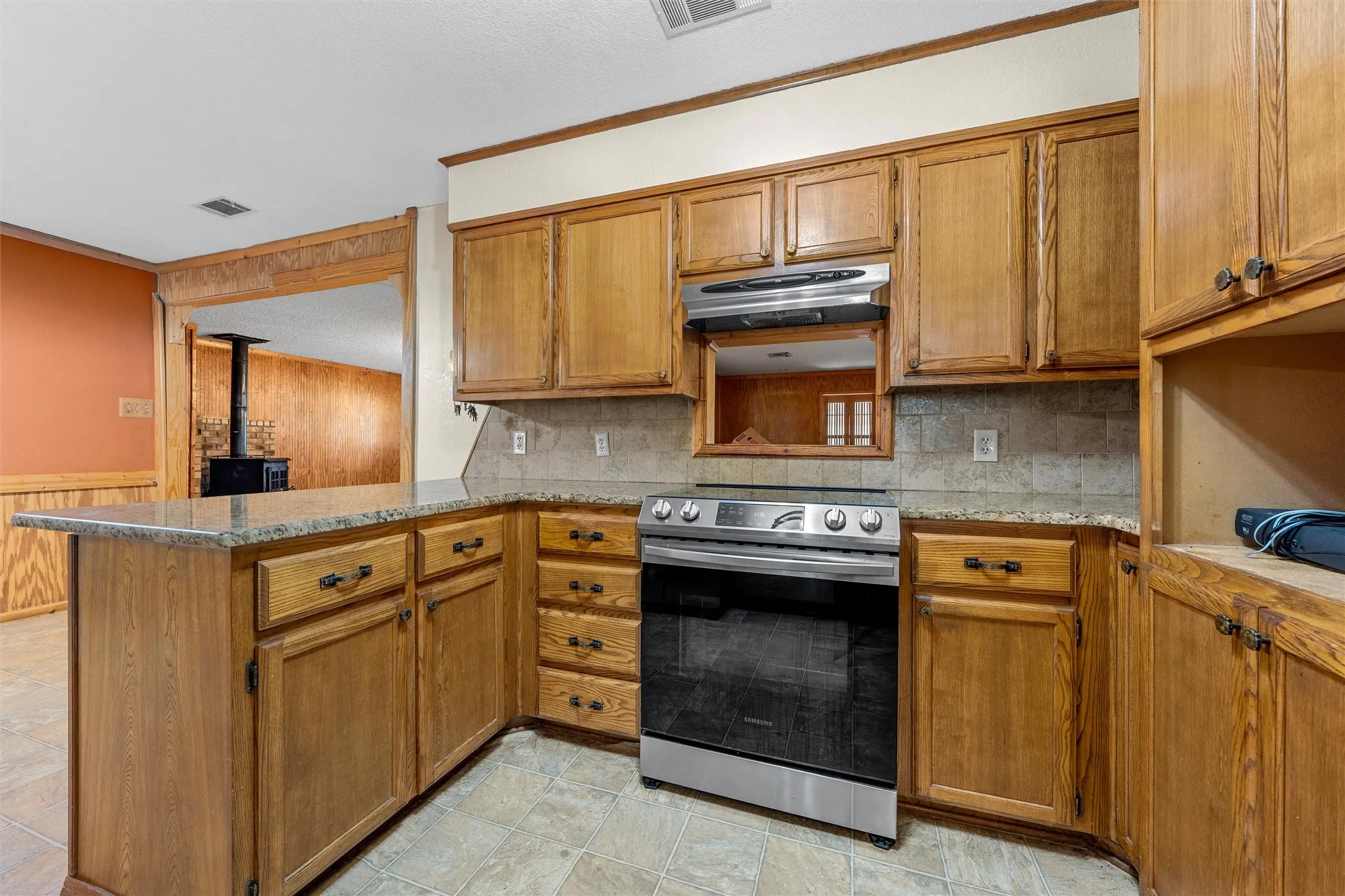 Single Family Residence For Sale in Mc Lennan County , 429 Wildwood Trail, Robinson, Texas 76655, 3 Bedroom, 2 Bathroom, Garage spaces, 1,886 Sqft, built in 1985, mls#21340030, Real Estate Agent in Robinson, Homes For Sale in Mc Lennan county, Homes For Sale in Robinson, Realtor in Robinson Texas, Real Estate Brokerage Independent Realty Texas, Luminita Cordes Realtor