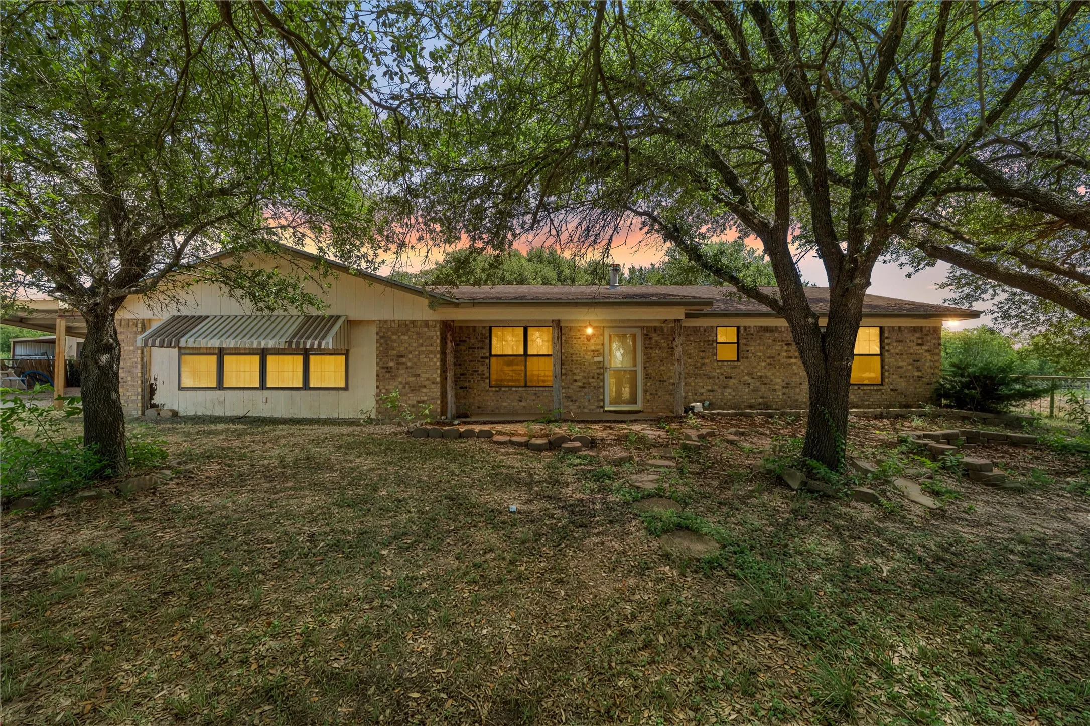 Single Family Residence For Sale in Mc Lennan County , 429 Wildwood Trail, Robinson, Texas 76655, 3 Bedroom, 2 Bathroom, Garage spaces, 1,886 Sqft, built in 1985, mls#21340030, Real Estate Agent in Robinson, Homes For Sale in Mc Lennan county, Homes For Sale in Robinson, Realtor in Robinson Texas, Real Estate Brokerage Independent Realty Texas, Luminita Cordes Realtor