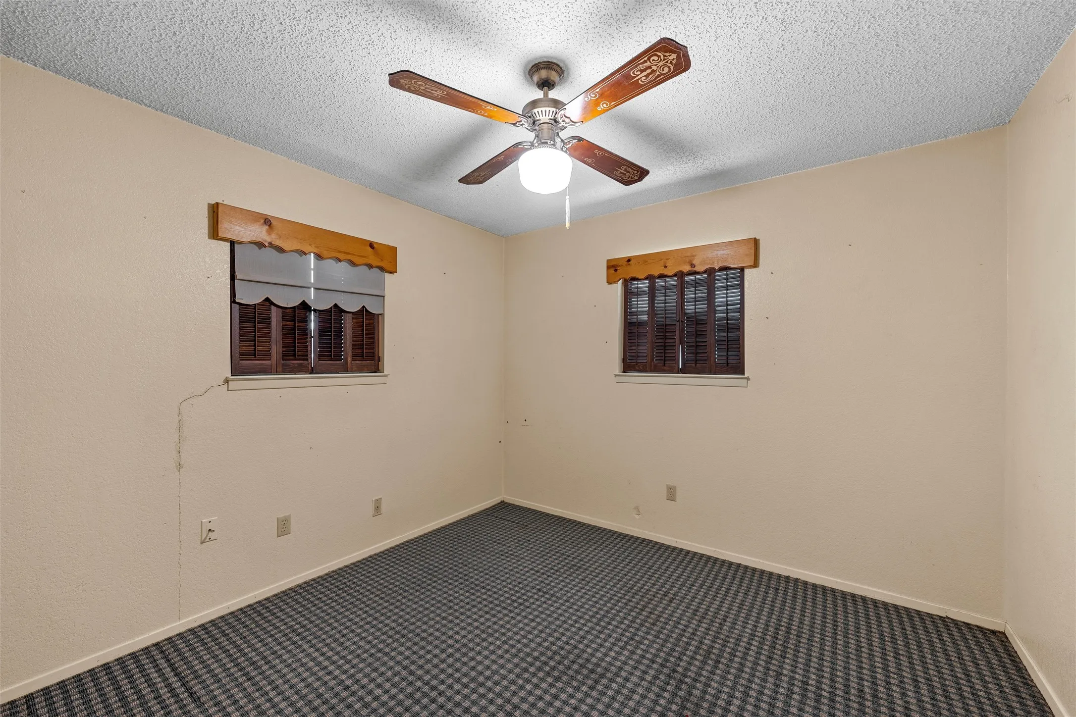 Single Family Residence For Sale in Mc Lennan County , 429 Wildwood Trail, Robinson, Texas 76655, 3 Bedroom, 2 Bathroom, Garage spaces, 1,886 Sqft, built in 1985, mls#21340030, Real Estate Agent in Robinson, Homes For Sale in Mc Lennan county, Homes For Sale in Robinson, Realtor in Robinson Texas, Real Estate Brokerage Independent Realty Texas, Luminita Cordes Realtor