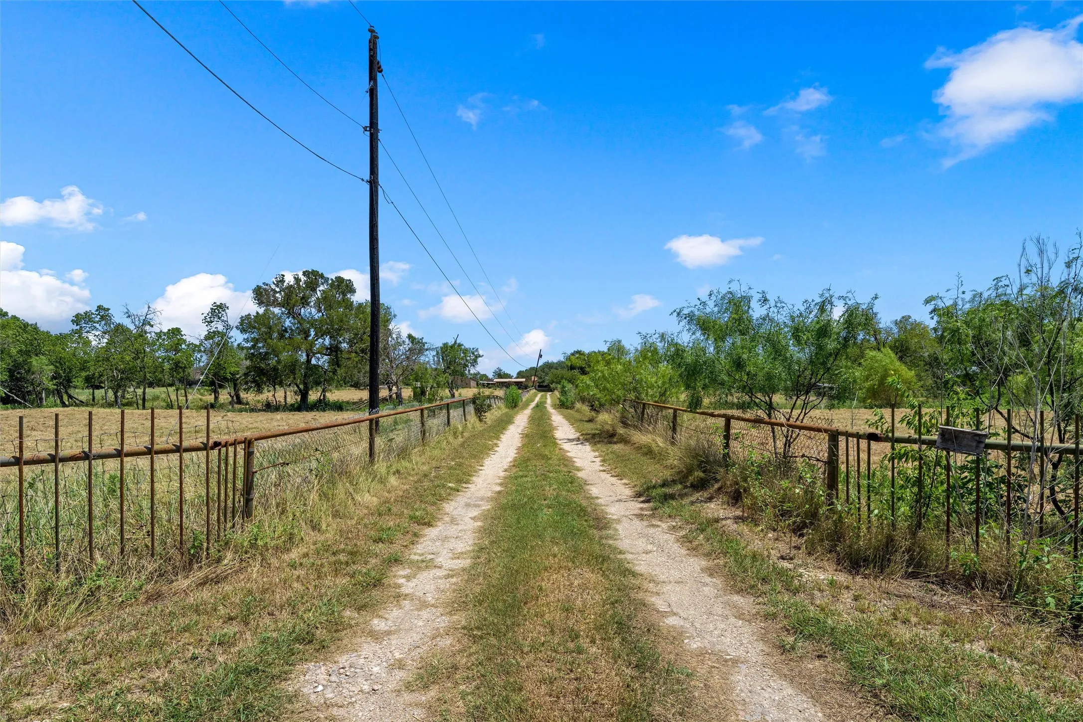 Single Family Residence For Sale in Mc Lennan County , 429 Wildwood Trail, Robinson, Texas 76655, 3 Bedroom, 2 Bathroom, Garage spaces, 1,886 Sqft, built in 1985, mls#21340030, Real Estate Agent in Robinson, Homes For Sale in Mc Lennan county, Homes For Sale in Robinson, Realtor in Robinson Texas, Real Estate Brokerage Independent Realty Texas, Luminita Cordes Realtor