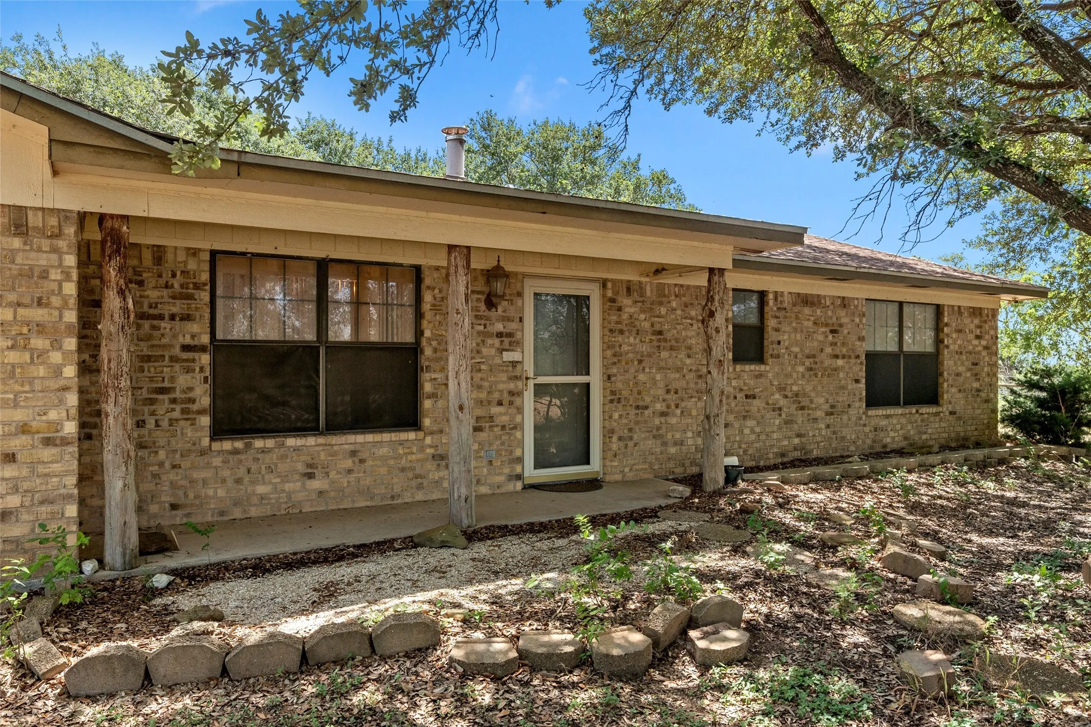 Single Family Residence For Sale in Mc Lennan County , 429 Wildwood Trail, Robinson, Texas 76655, 3 Bedroom, 2 Bathroom, Garage spaces, 1,886 Sqft, built in 1985, mls#21340030, Real Estate Agent in Robinson, Homes For Sale in Mc Lennan county, Homes For Sale in Robinson, Realtor in Robinson Texas, Real Estate Brokerage Independent Realty Texas, Luminita Cordes Realtor