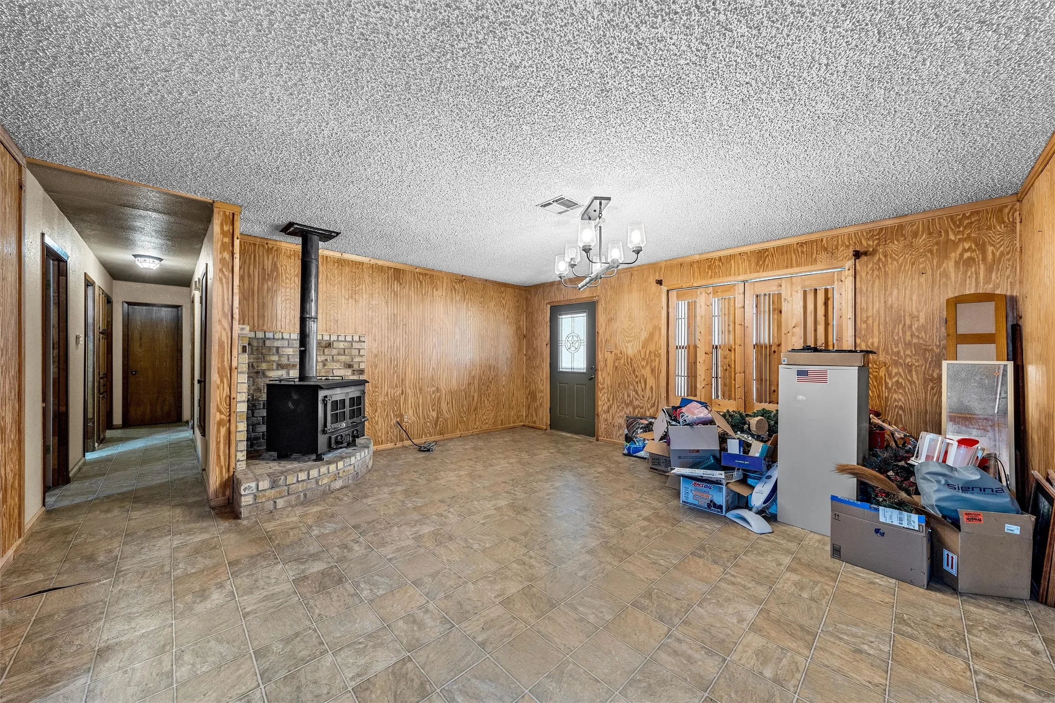 Single Family Residence For Sale in Mc Lennan County , 429 Wildwood Trail, Robinson, Texas 76655, 3 Bedroom, 2 Bathroom, Garage spaces, 1,886 Sqft, built in 1985, mls#21340030, Real Estate Agent in Robinson, Homes For Sale in Mc Lennan county, Homes For Sale in Robinson, Realtor in Robinson Texas, Real Estate Brokerage Independent Realty Texas, Luminita Cordes Realtor
