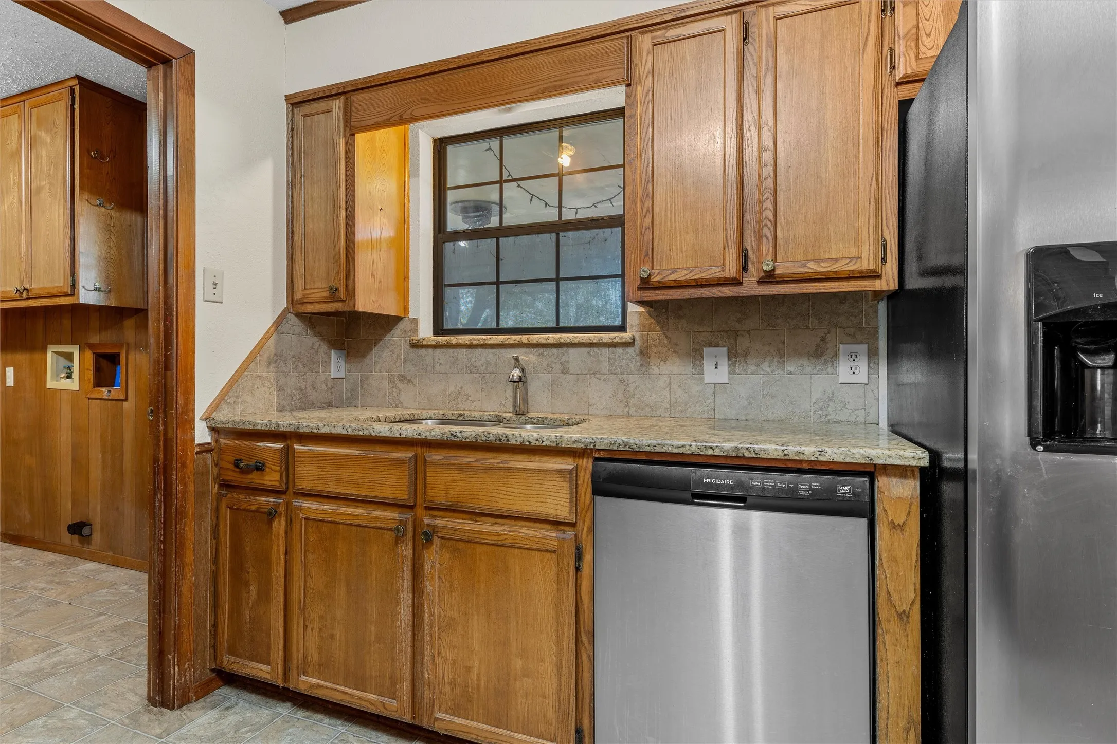 Single Family Residence For Sale in Mc Lennan County , 429 Wildwood Trail, Robinson, Texas 76655, 3 Bedroom, 2 Bathroom, Garage spaces, 1,886 Sqft, built in 1985, mls#21340030, Real Estate Agent in Robinson, Homes For Sale in Mc Lennan county, Homes For Sale in Robinson, Realtor in Robinson Texas, Real Estate Brokerage Independent Realty Texas, Luminita Cordes Realtor