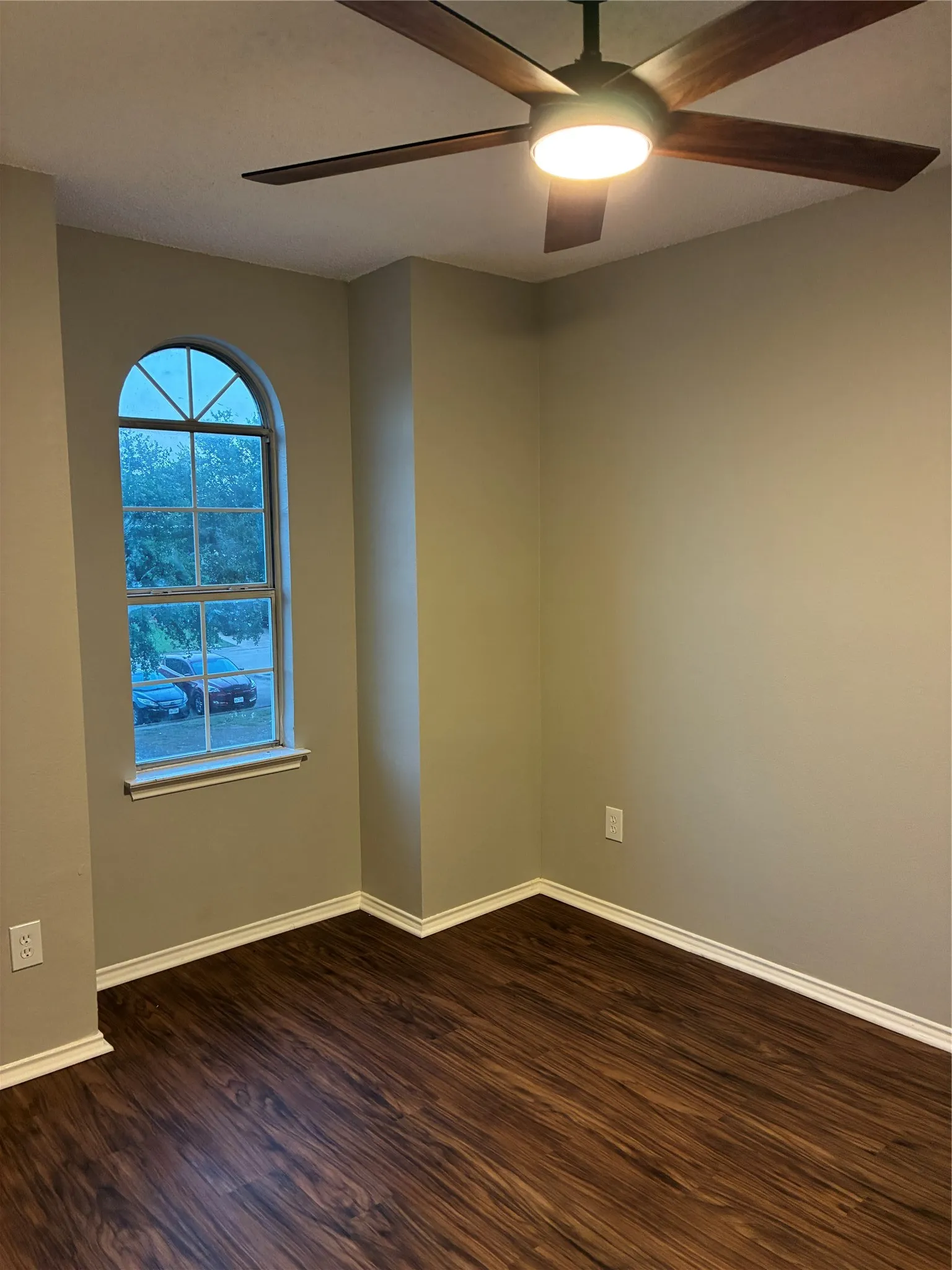 Single Family Residence For Sale in Dallas County , 5115 Wedgewood Drive, Garland, Texas 75043, 4 Bedroom, 2 Bathroom, 2 Garage spaces, 1,389 Sqft, built in 1992, mls#21340054, Real Estate Agent in Garland, Homes For Sale in Dallas county, Homes For Sale in Garland, Realtor in Garland Texas, Real Estate Brokerage Independent Realty Texas, Luminita Cordes Realtor