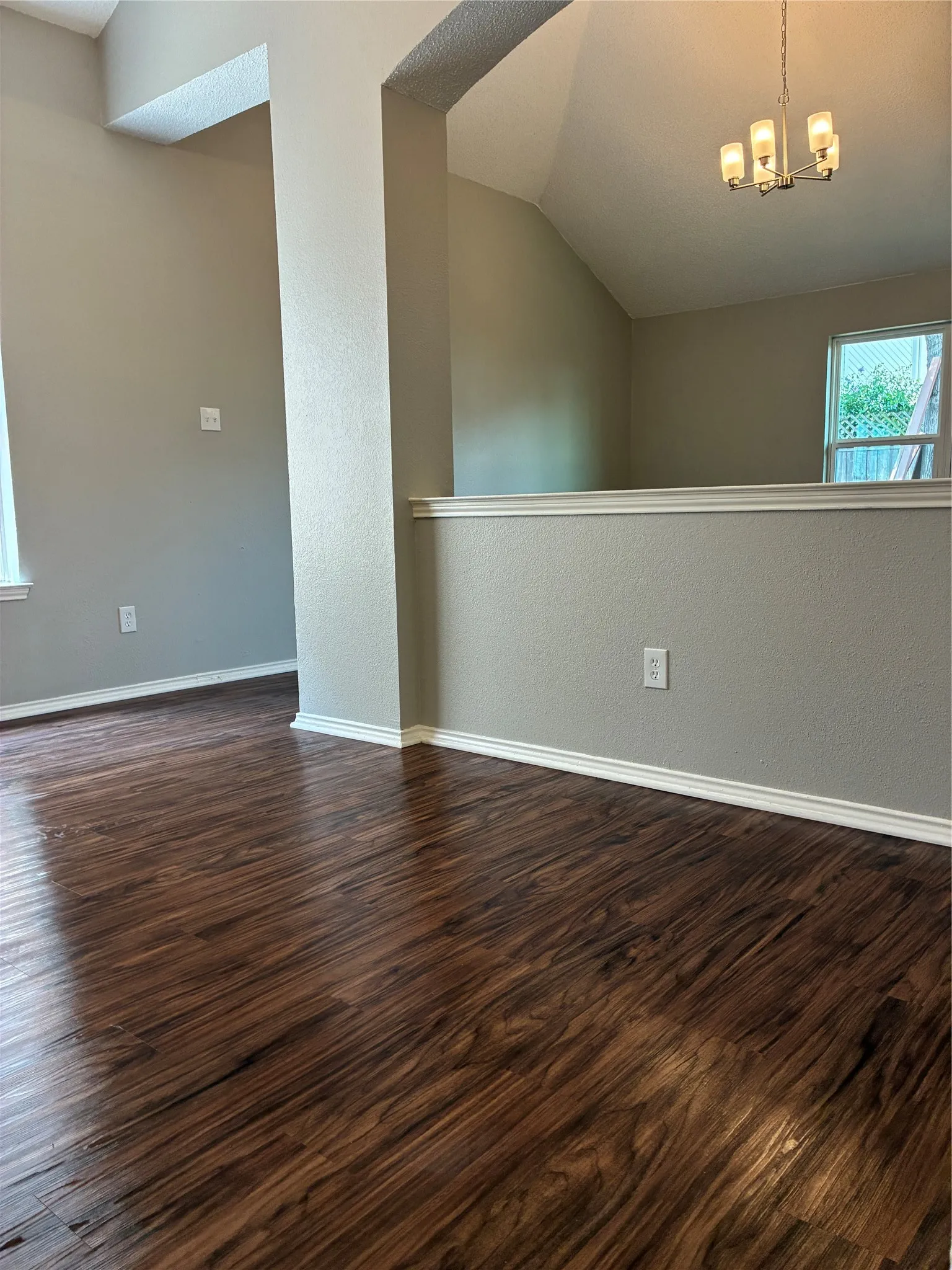 Single Family Residence For Sale in Dallas County , 5115 Wedgewood Drive, Garland, Texas 75043, 4 Bedroom, 2 Bathroom, 2 Garage spaces, 1,389 Sqft, built in 1992, mls#21340054, Real Estate Agent in Garland, Homes For Sale in Dallas county, Homes For Sale in Garland, Realtor in Garland Texas, Real Estate Brokerage Independent Realty Texas, Luminita Cordes Realtor