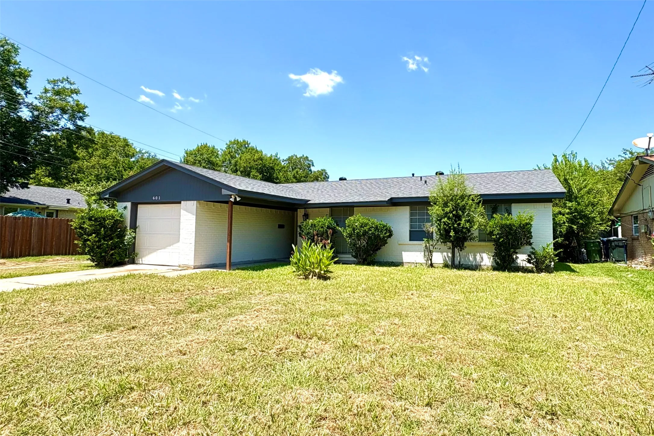 Single Family Residence For Sale in Dallas County , 601 Carpenter Drive, Garland, Texas 75040, 3 Bedroom, 2 Bathroom, 1 Garage spaces, 1,222 Sqft, built in 1966, mls#21339535, Real Estate Agent in Garland, Homes For Sale in Dallas county, Homes For Sale in Garland, Realtor in Garland Texas, Real Estate Brokerage Independent Realty Texas, Luminita Cordes Realtor