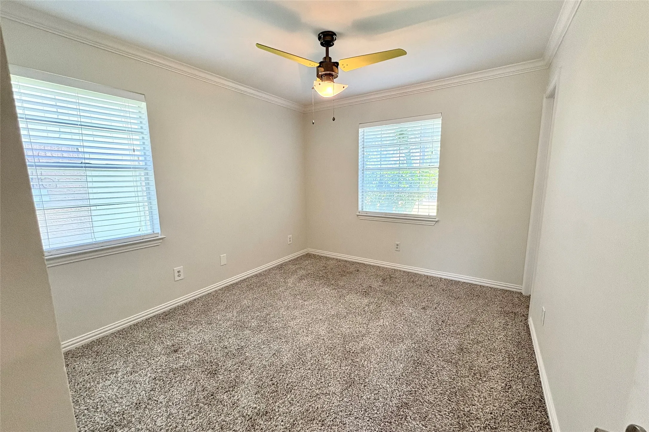 Single Family Residence For Sale in Dallas County , 601 Carpenter Drive, Garland, Texas 75040, 3 Bedroom, 2 Bathroom, 1 Garage spaces, 1,222 Sqft, built in 1966, mls#21339535, Real Estate Agent in Garland, Homes For Sale in Dallas county, Homes For Sale in Garland, Realtor in Garland Texas, Real Estate Brokerage Independent Realty Texas, Luminita Cordes Realtor