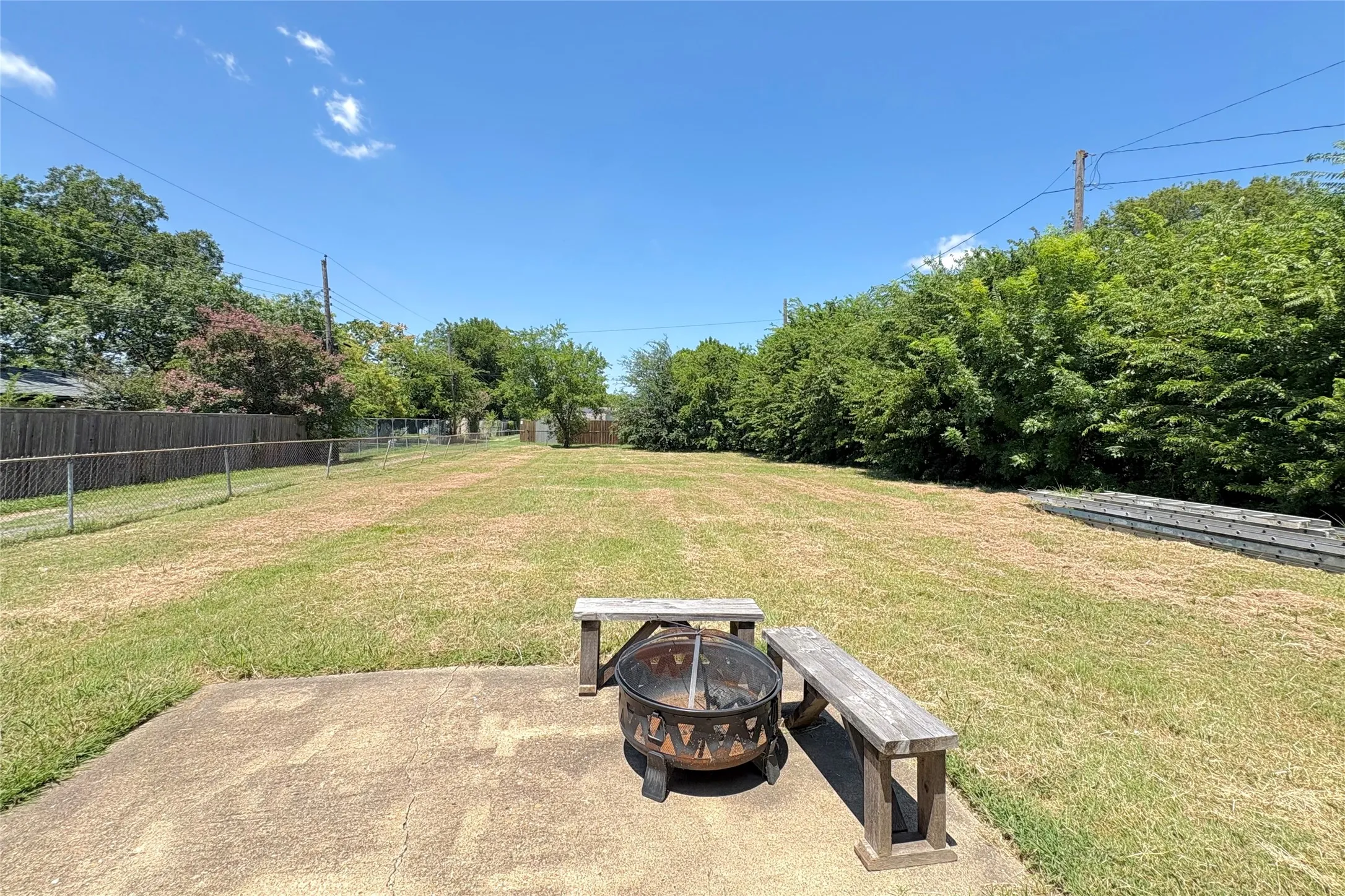Single Family Residence For Sale in Dallas County , 601 Carpenter Drive, Garland, Texas 75040, 3 Bedroom, 2 Bathroom, 1 Garage spaces, 1,222 Sqft, built in 1966, mls#21339535, Real Estate Agent in Garland, Homes For Sale in Dallas county, Homes For Sale in Garland, Realtor in Garland Texas, Real Estate Brokerage Independent Realty Texas, Luminita Cordes Realtor