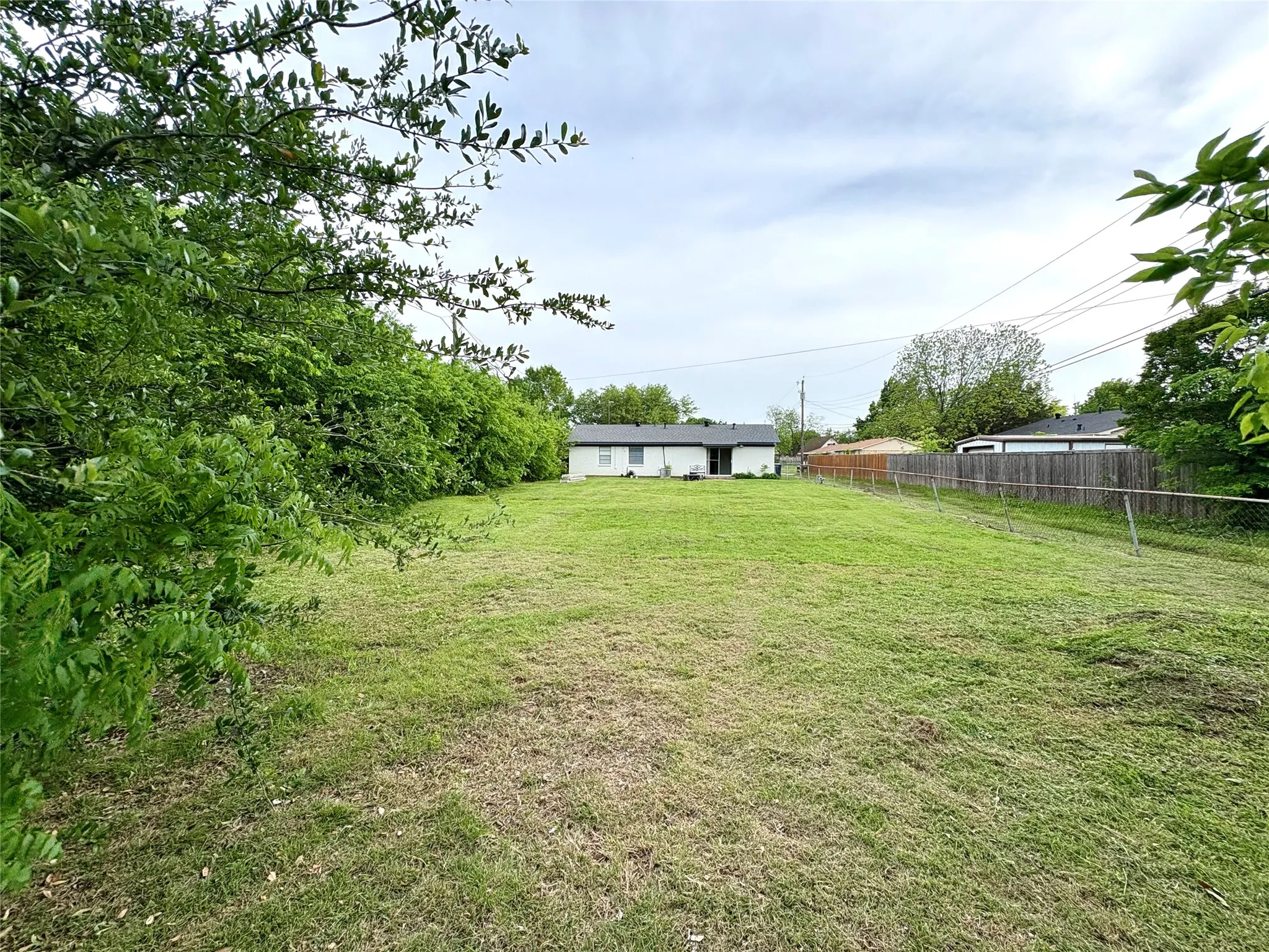 Single Family Residence For Sale in Dallas County , 601 Carpenter Drive, Garland, Texas 75040, 3 Bedroom, 2 Bathroom, 1 Garage spaces, 1,222 Sqft, built in 1966, mls#21339535, Real Estate Agent in Garland, Homes For Sale in Dallas county, Homes For Sale in Garland, Realtor in Garland Texas, Real Estate Brokerage Independent Realty Texas, Luminita Cordes Realtor