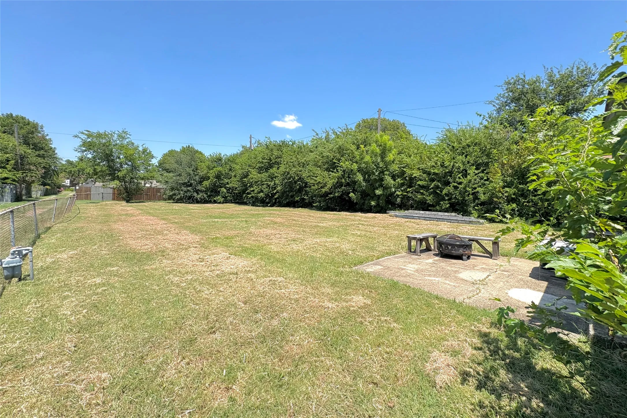 Single Family Residence For Sale in Dallas County , 601 Carpenter Drive, Garland, Texas 75040, 3 Bedroom, 2 Bathroom, 1 Garage spaces, 1,222 Sqft, built in 1966, mls#21339535, Real Estate Agent in Garland, Homes For Sale in Dallas county, Homes For Sale in Garland, Realtor in Garland Texas, Real Estate Brokerage Independent Realty Texas, Luminita Cordes Realtor