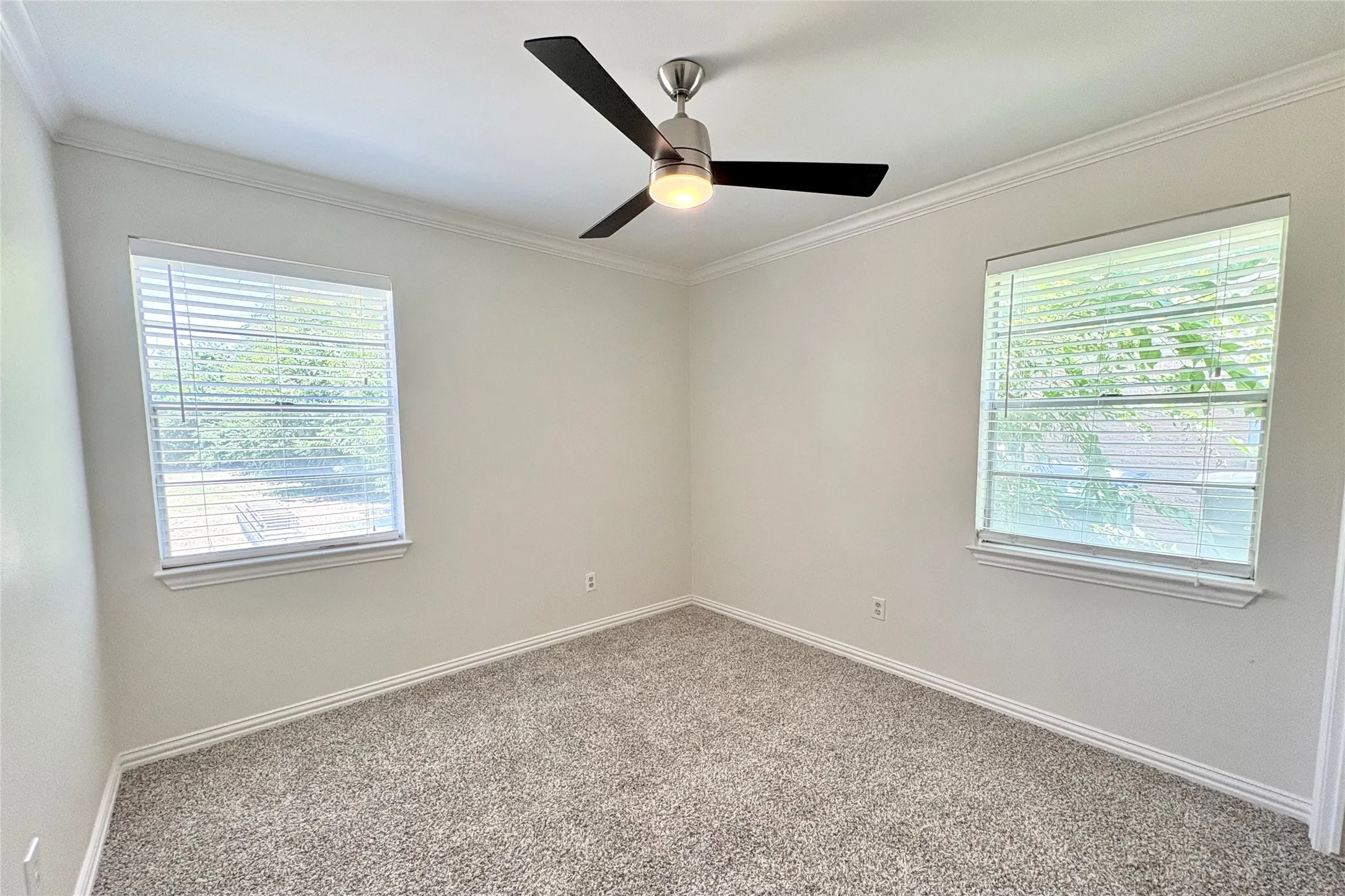 Single Family Residence For Sale in Dallas County , 601 Carpenter Drive, Garland, Texas 75040, 3 Bedroom, 2 Bathroom, 1 Garage spaces, 1,222 Sqft, built in 1966, mls#21339535, Real Estate Agent in Garland, Homes For Sale in Dallas county, Homes For Sale in Garland, Realtor in Garland Texas, Real Estate Brokerage Independent Realty Texas, Luminita Cordes Realtor
