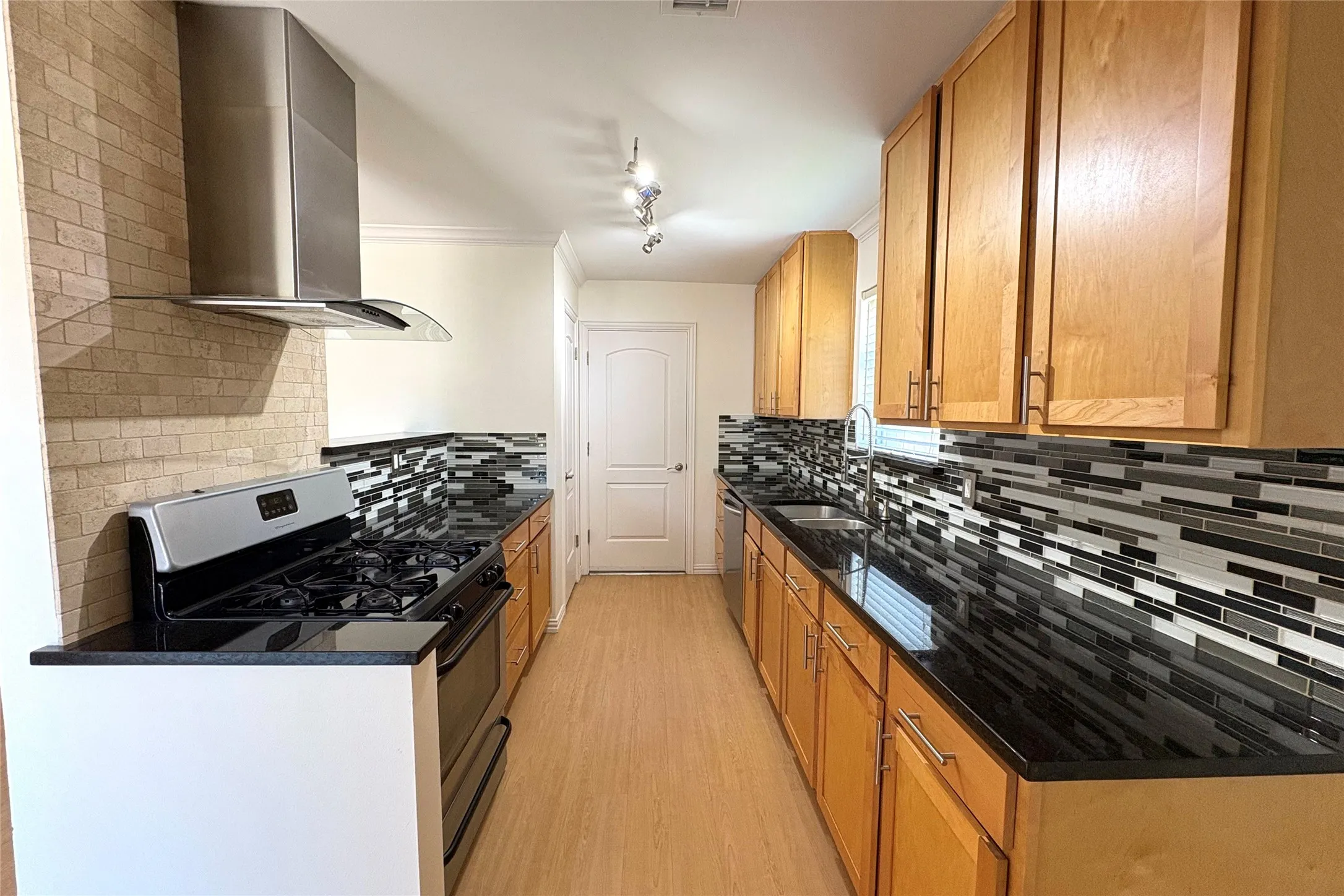 Single Family Residence For Sale in Dallas County , 601 Carpenter Drive, Garland, Texas 75040, 3 Bedroom, 2 Bathroom, 1 Garage spaces, 1,222 Sqft, built in 1966, mls#21339535, Real Estate Agent in Garland, Homes For Sale in Dallas county, Homes For Sale in Garland, Realtor in Garland Texas, Real Estate Brokerage Independent Realty Texas, Luminita Cordes Realtor