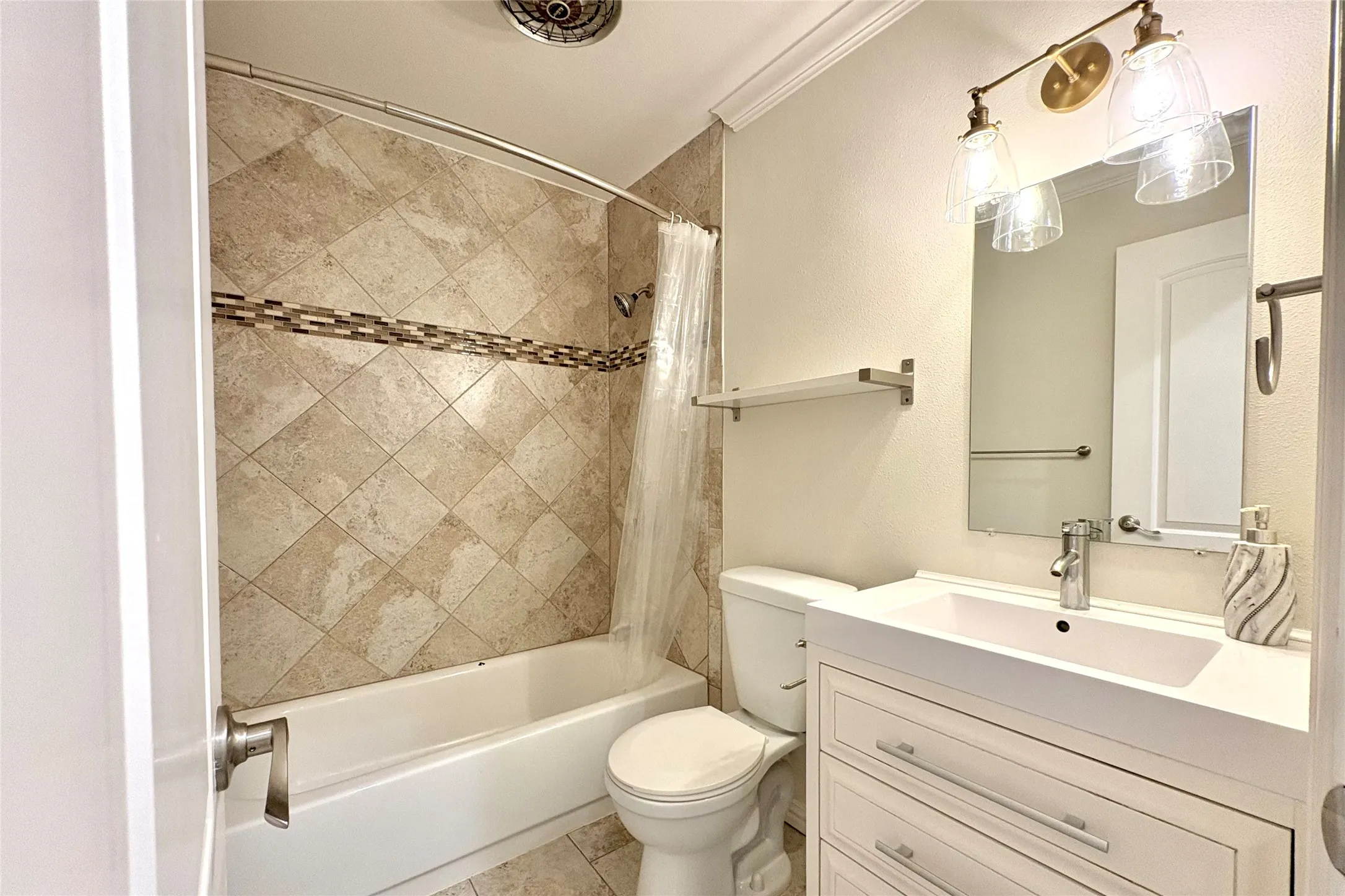 Single Family Residence For Sale in Dallas County , 601 Carpenter Drive, Garland, Texas 75040, 3 Bedroom, 2 Bathroom, 1 Garage spaces, 1,222 Sqft, built in 1966, mls#21339535, Real Estate Agent in Garland, Homes For Sale in Dallas county, Homes For Sale in Garland, Realtor in Garland Texas, Real Estate Brokerage Independent Realty Texas, Luminita Cordes Realtor